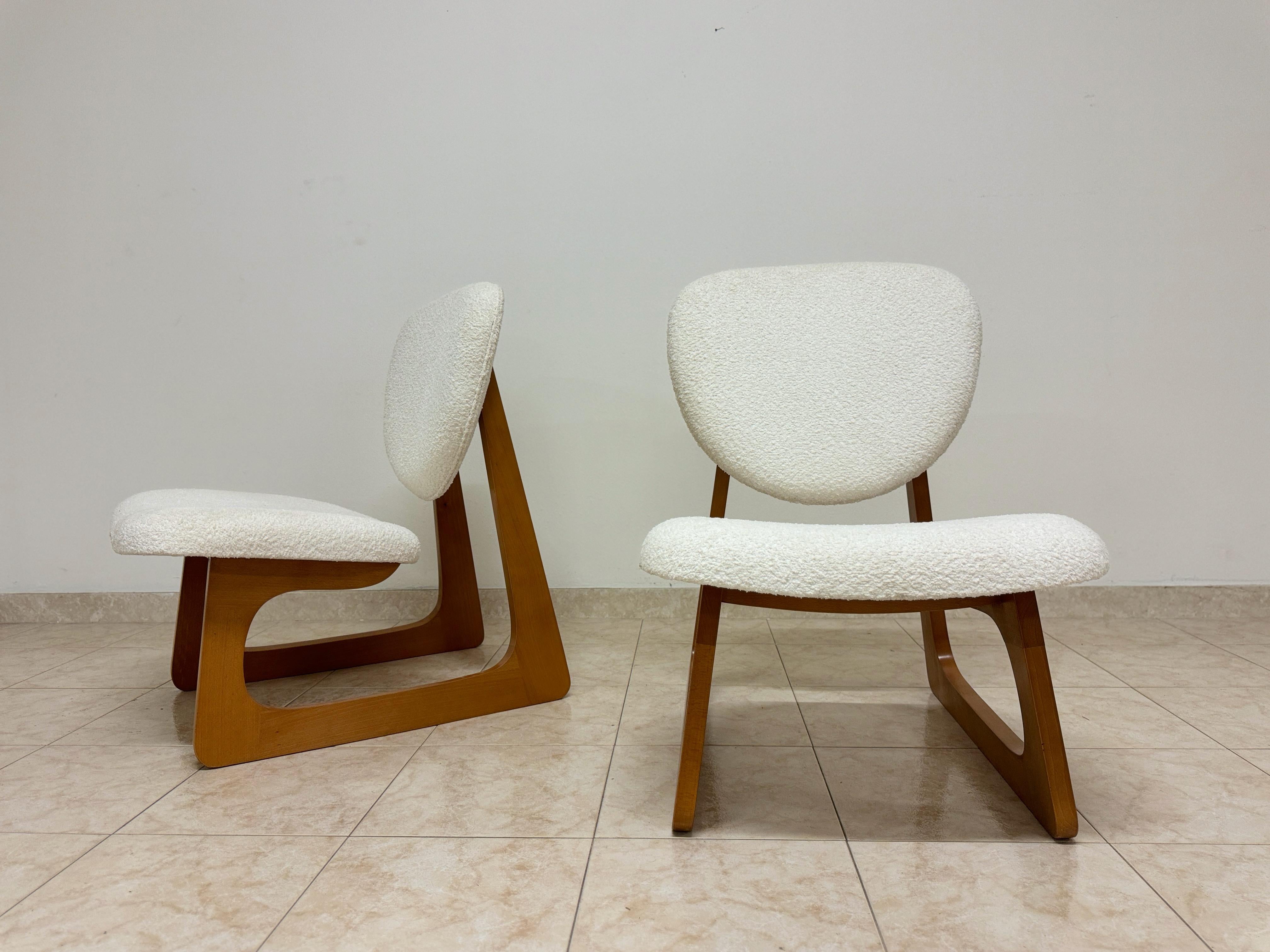 Ein Paar Contemporary Italian Cantilevered Lounge Chairs im Zustand „Neu“ im Angebot in London, London