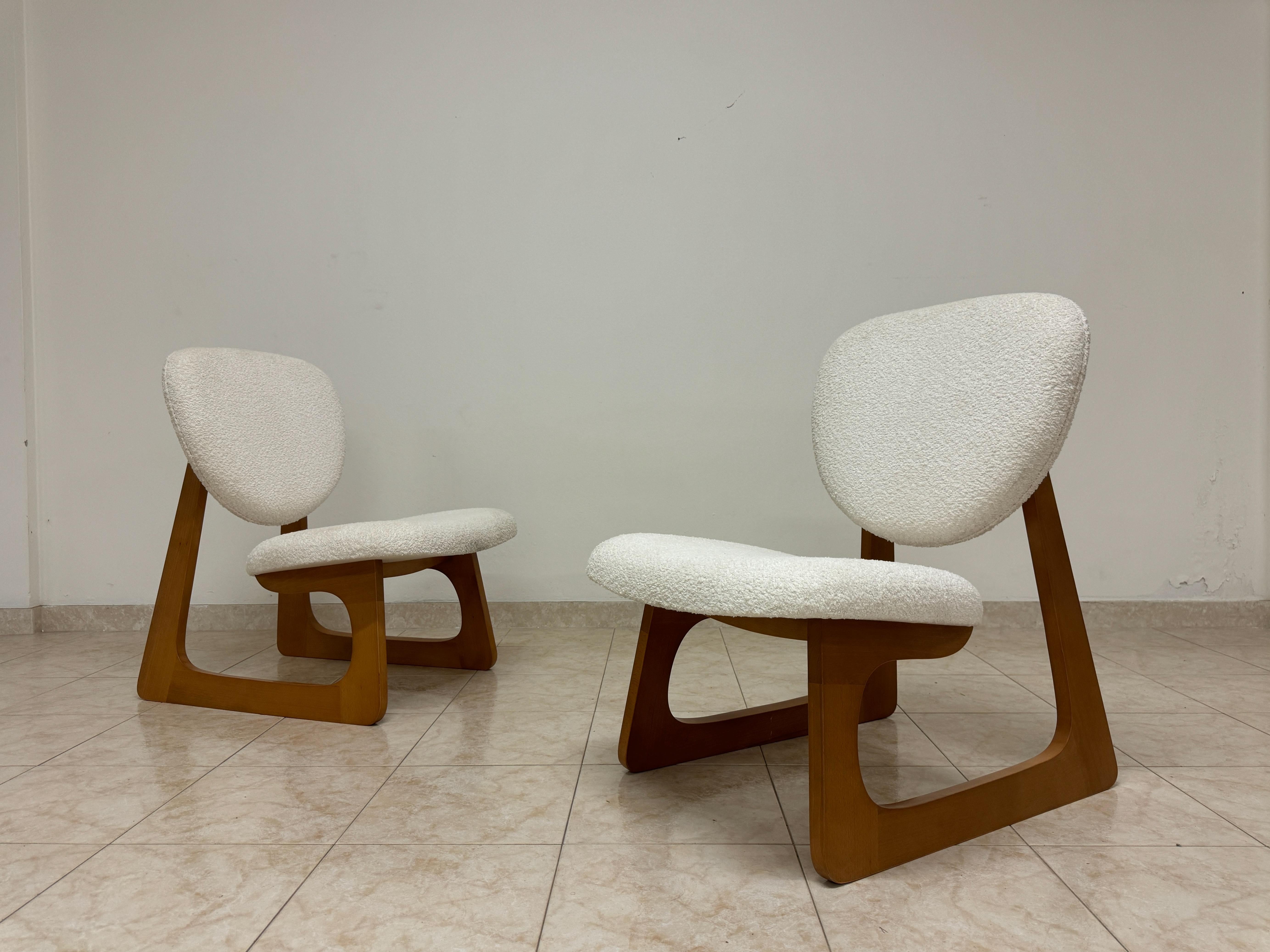 Ein Paar Contemporary Italian Cantilevered Lounge Chairs (21. Jahrhundert und zeitgenössisch) im Angebot