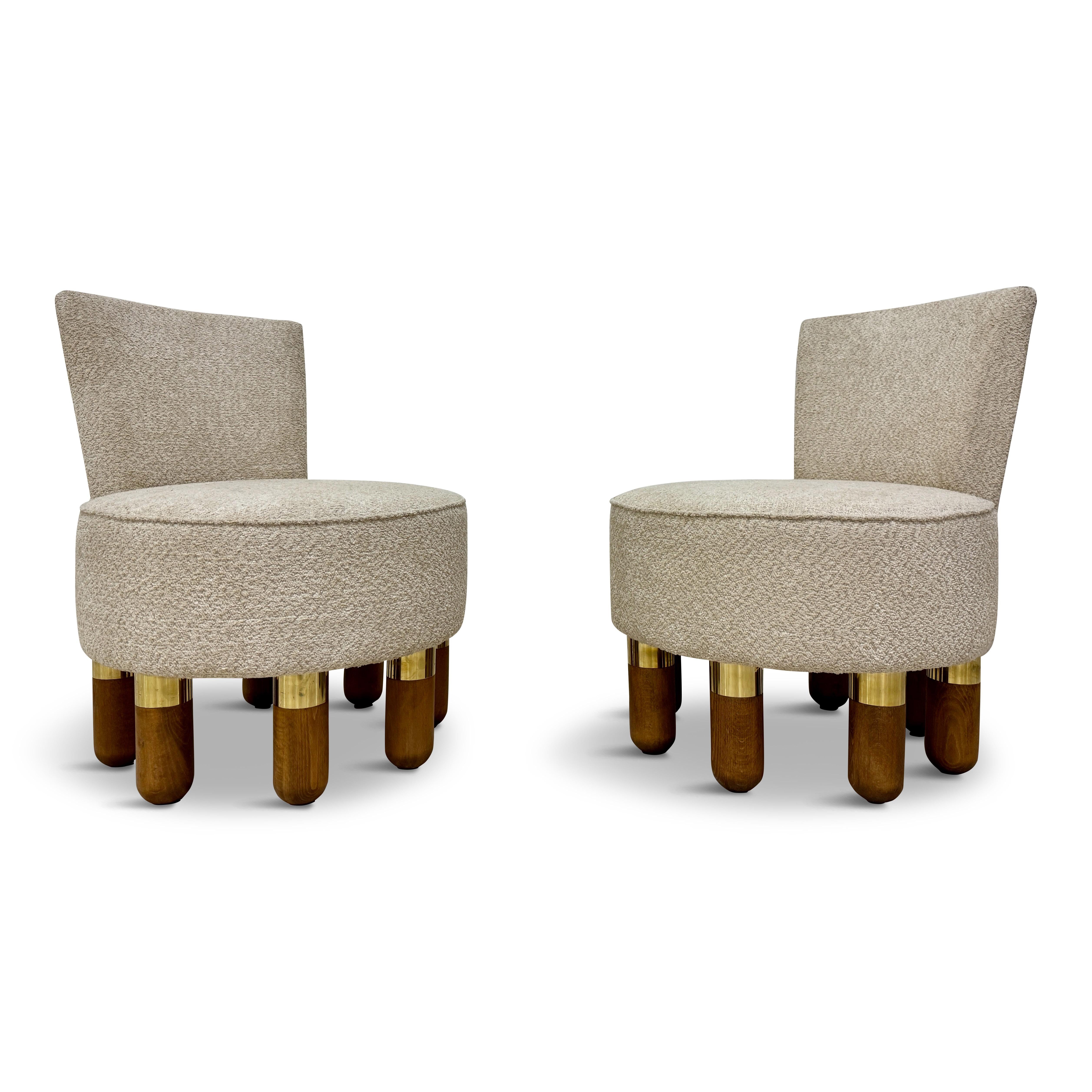 Paire de fauteuils club italiens contemporains avec pieds en laiton en vente 4
