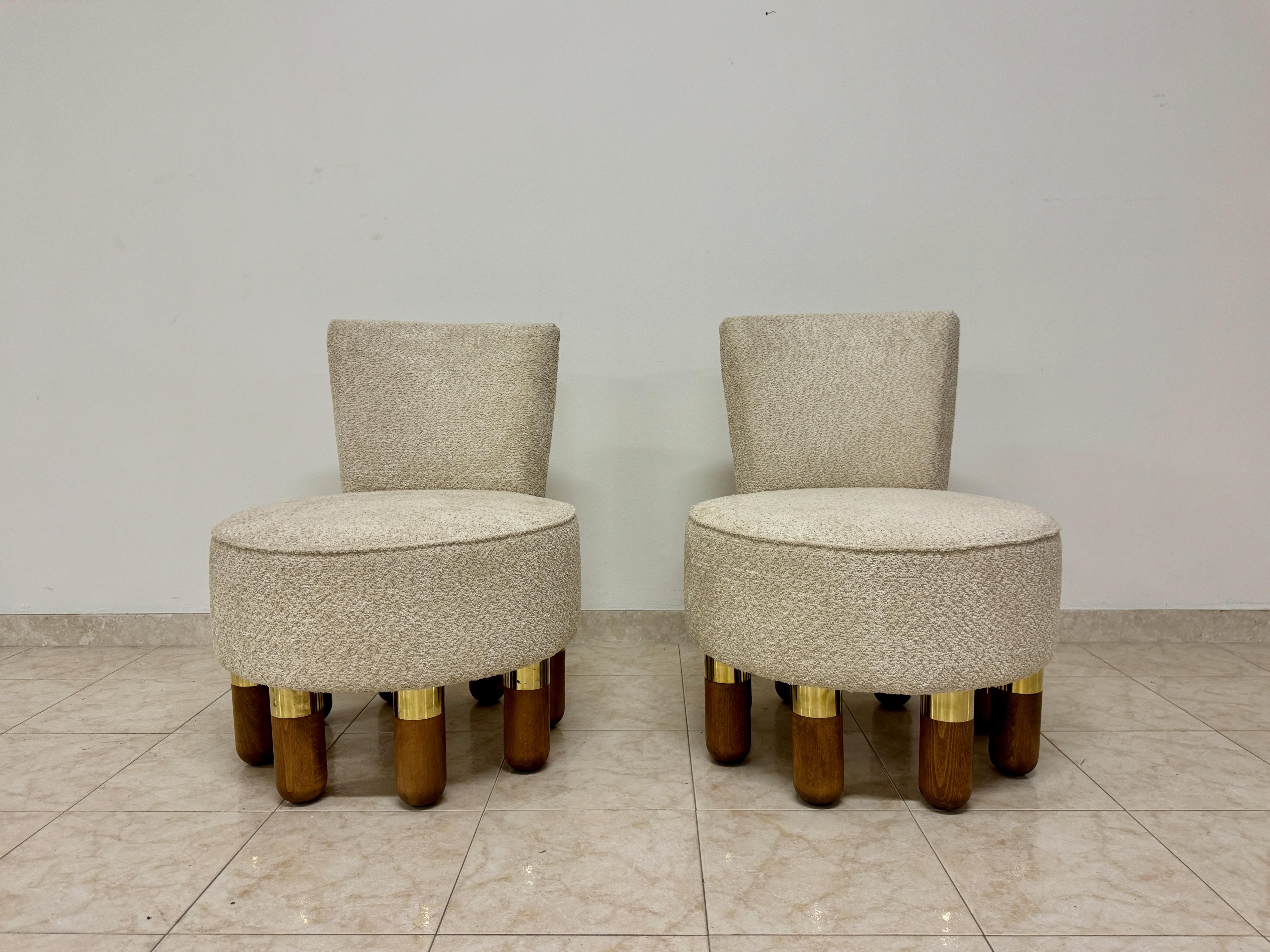 Fauteuil d'appoint ou fauteuil club

Pieds en bois

Pieds en laiton

Tissu recouvert

Fabriqué en Italie

Contemporain

Hauteur d'assise 44cm

Parfois en stock. D'autres produits peuvent être fabriqués sur commande.

Ces fauteuils club italiens