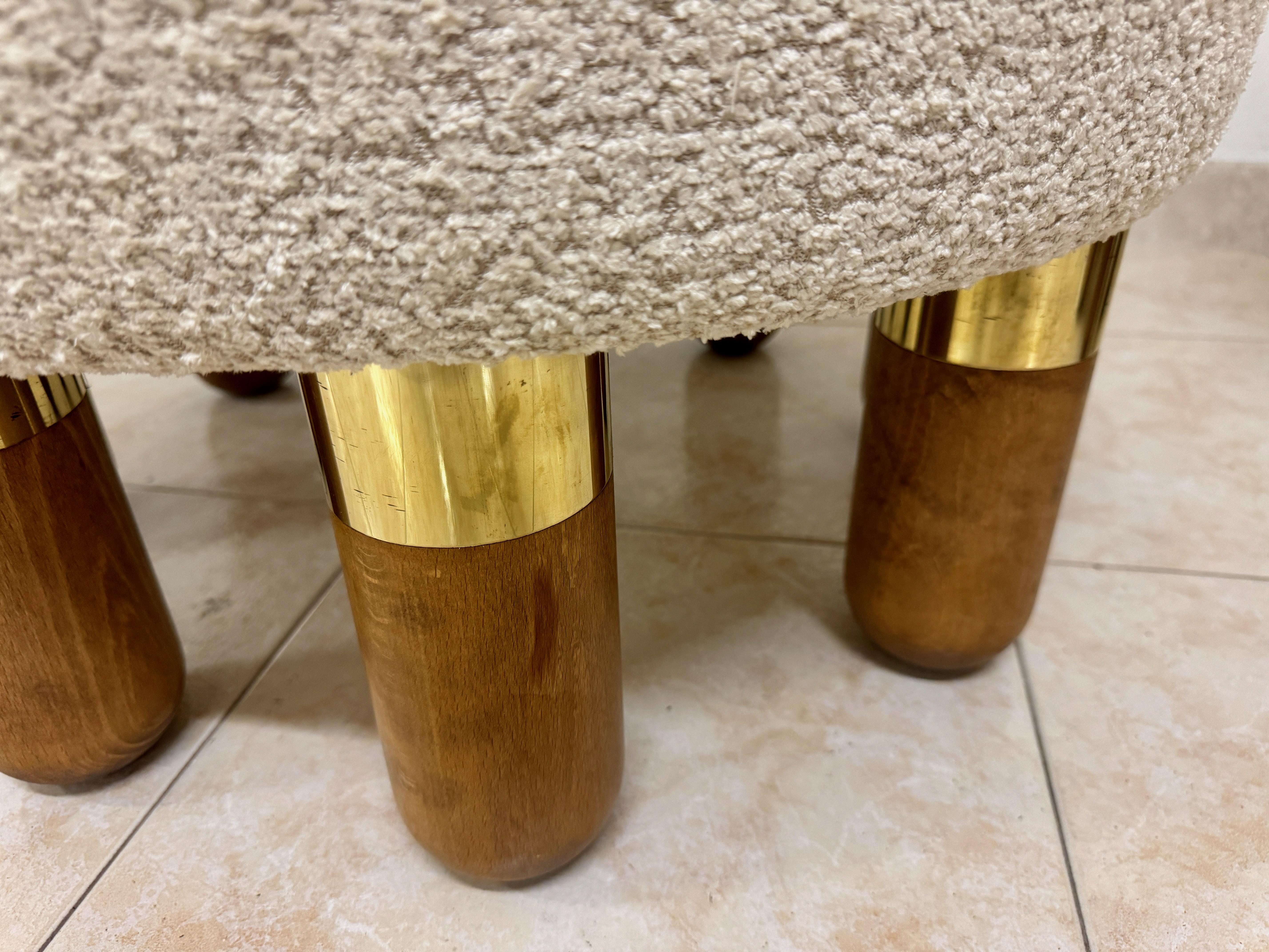 Paire de fauteuils club italiens contemporains avec pieds en laiton en vente 2