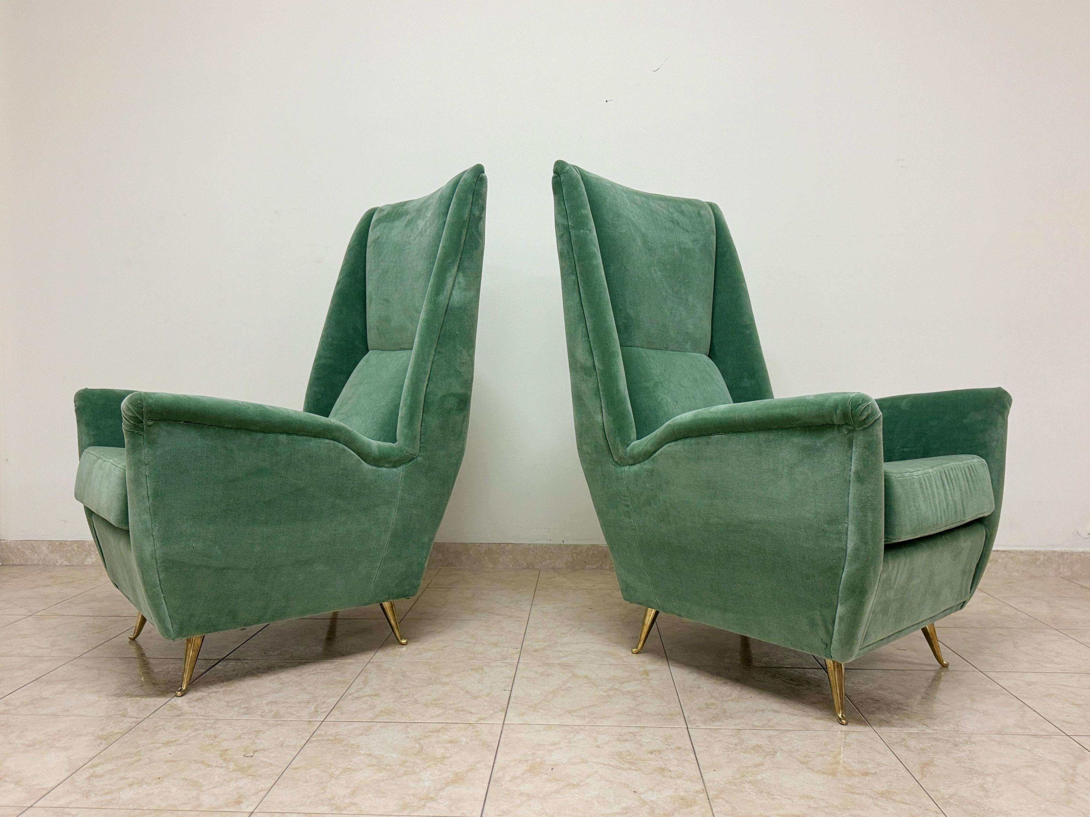Ein Paar Contemporary Italian High-Backed Armchairs im Angebot 3