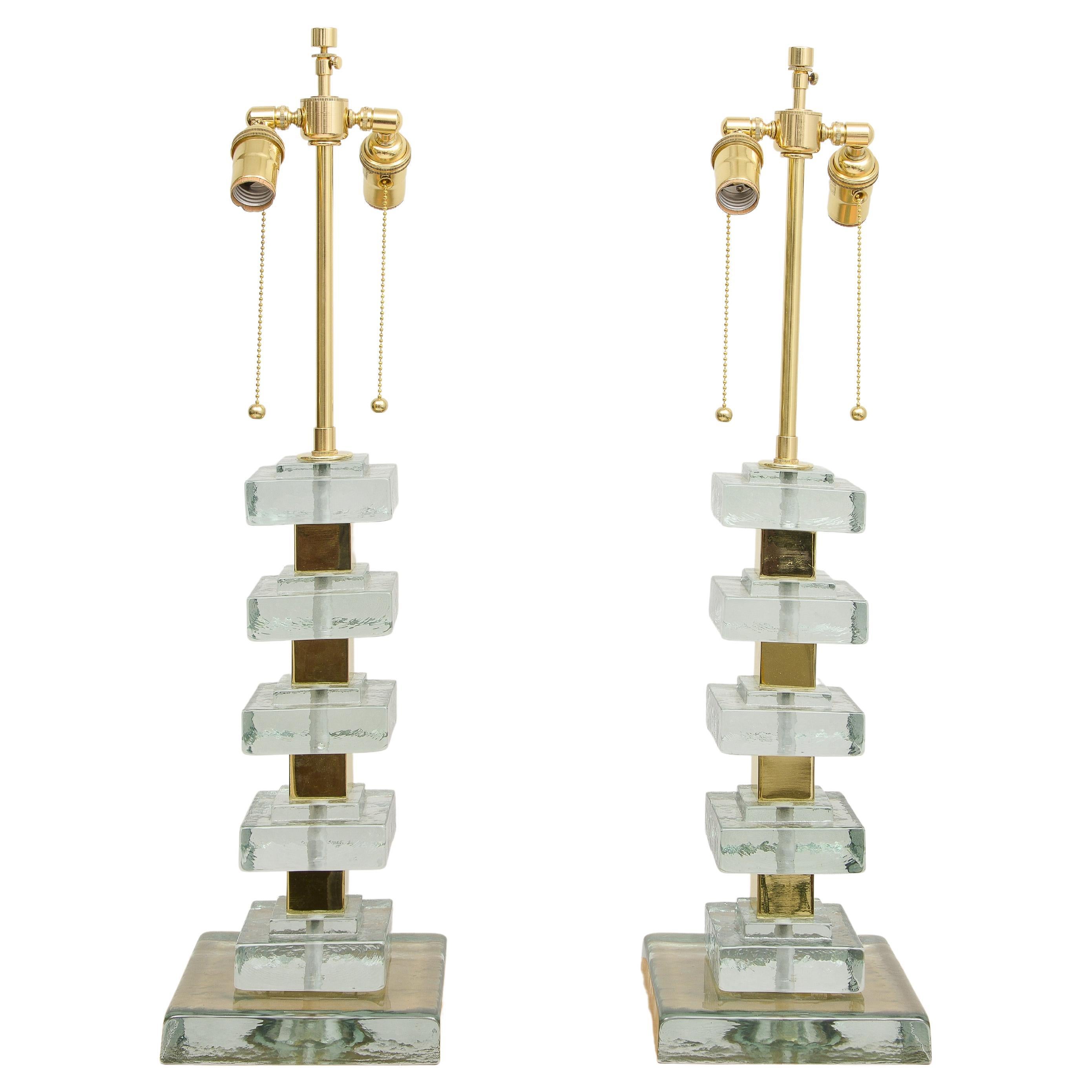 Paire de lampes italiennes contemporaines en verre de Murano et laiton