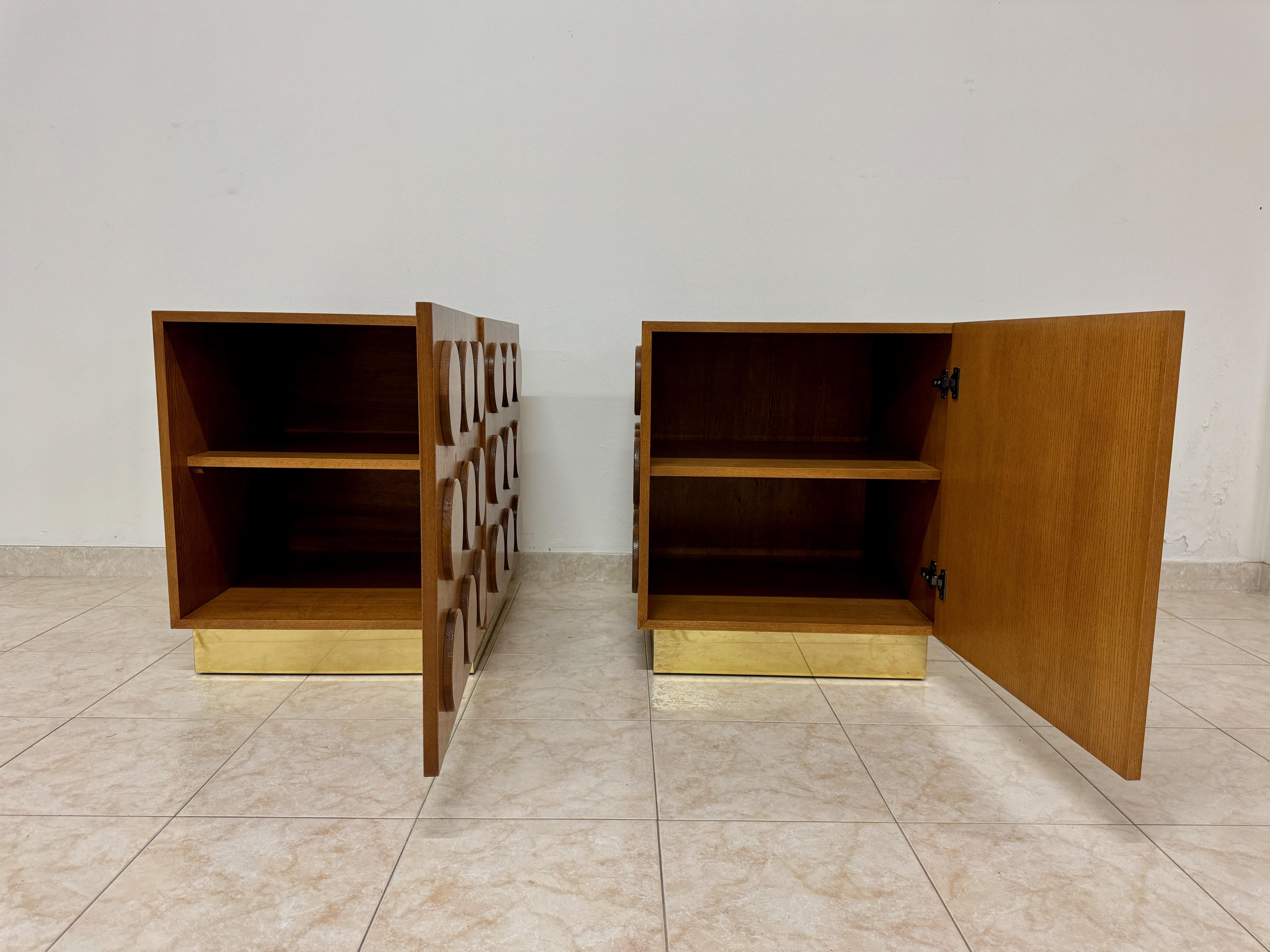 Contemporary Italian Nightstand with Brass Bass In New Condition For Sale In London, London