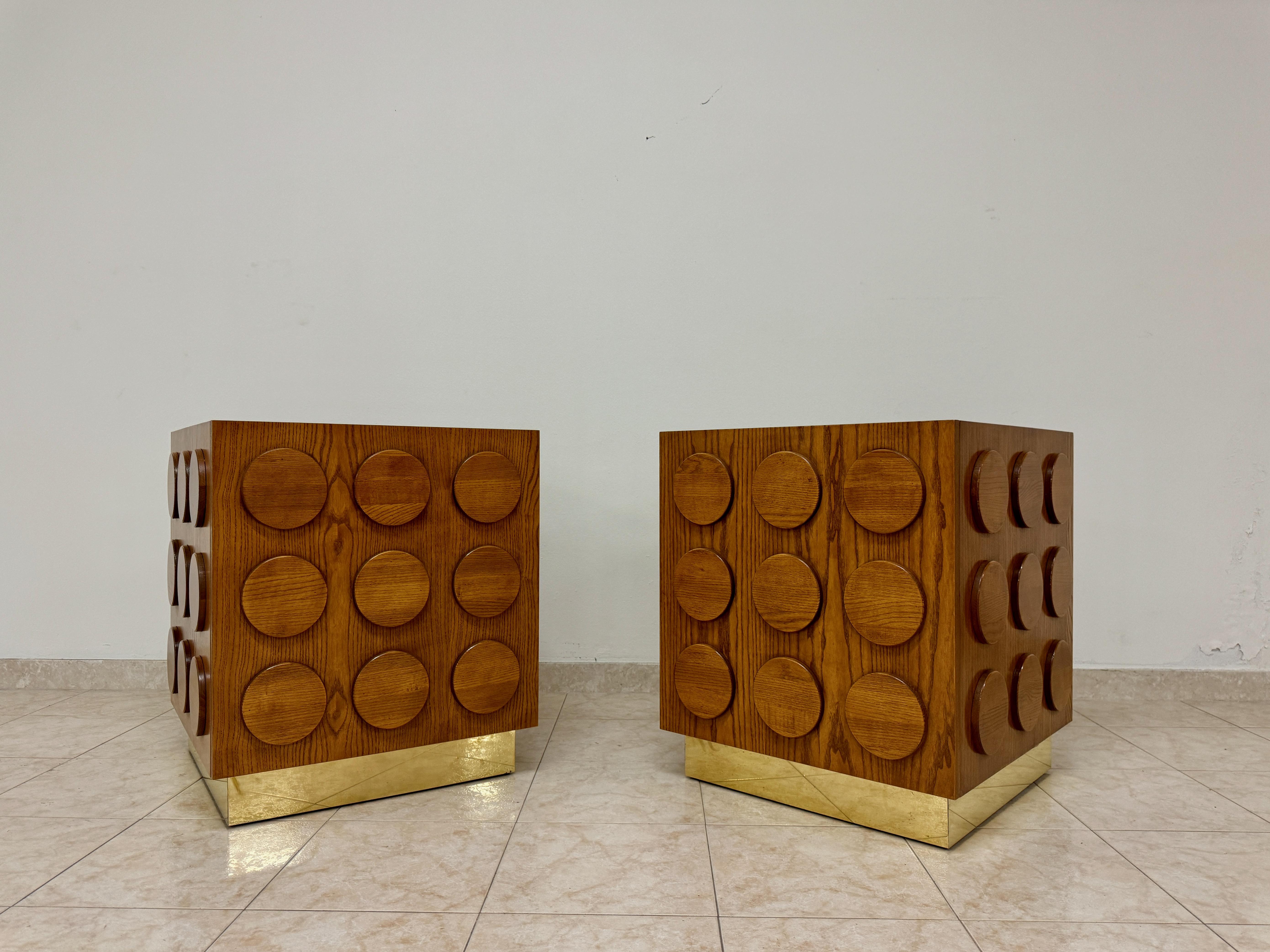 Contemporary Italian Nightstand with Brass Bass For Sale 1