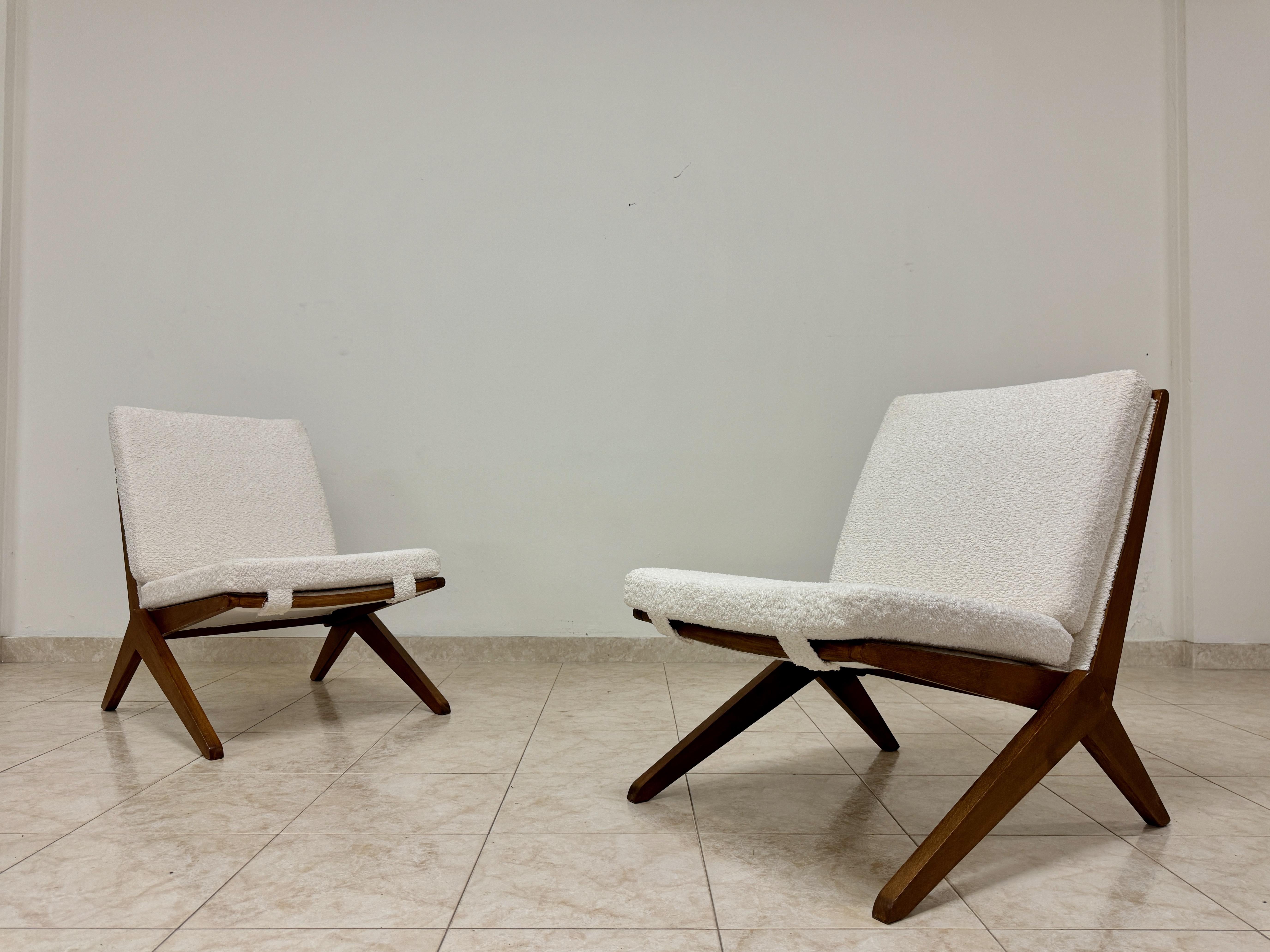 Ein Paar Contemporary Italian Scissors Lounge Chairs im Angebot 3