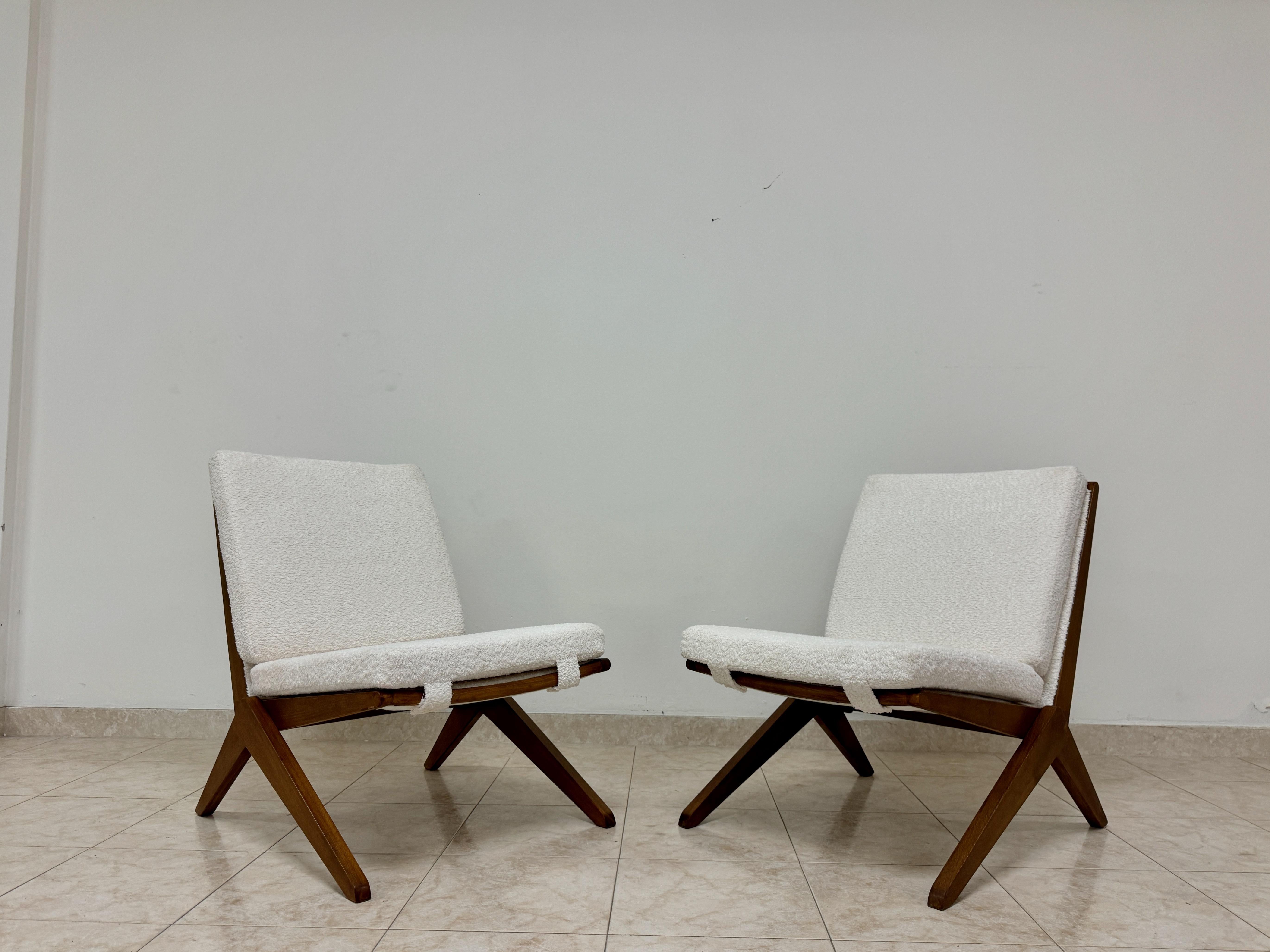 Ein Paar Contemporary Italian Scissors Lounge Chairs (Moderne der Mitte des Jahrhunderts) im Angebot