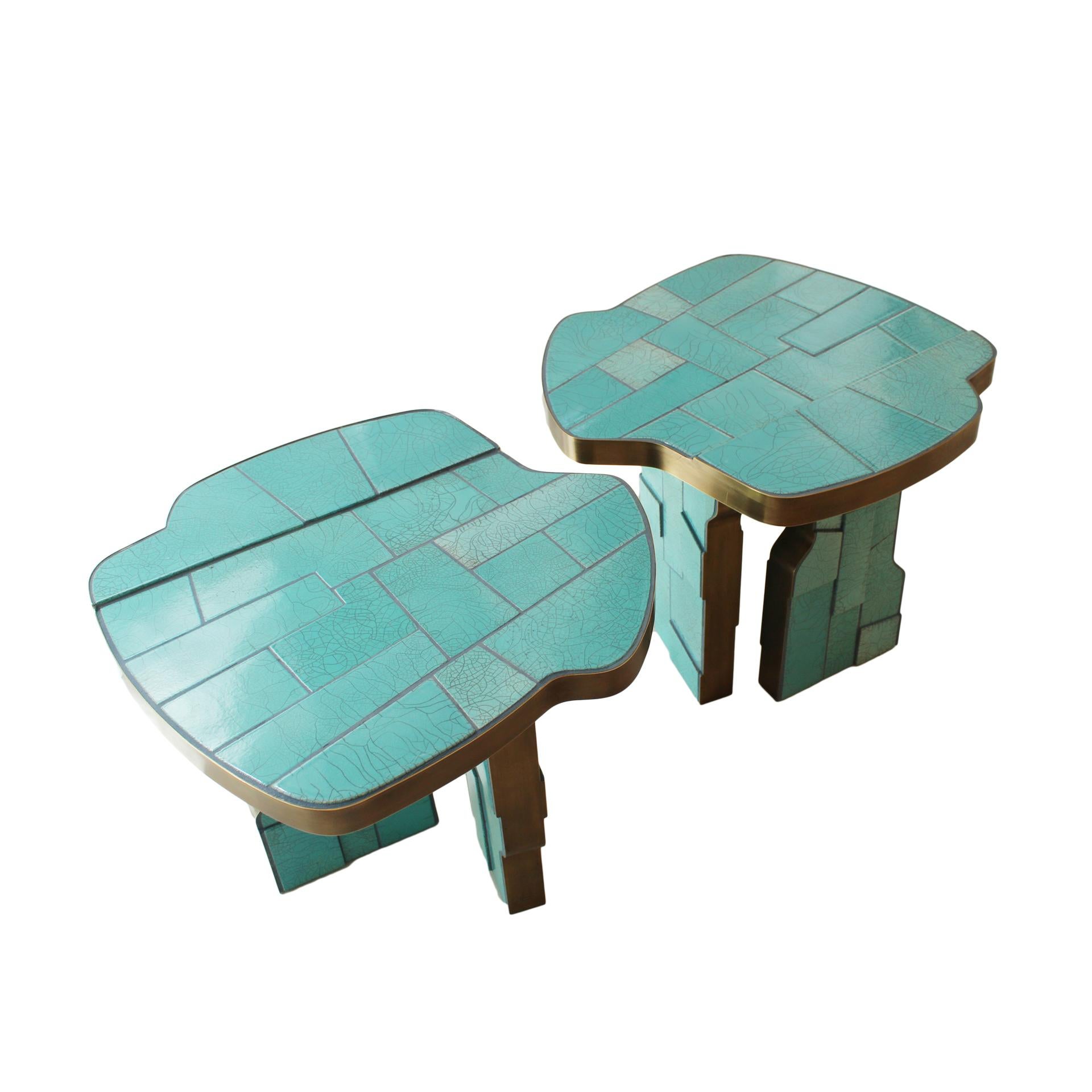 Coppia di tavolini in ceramica e ottone. Realizzato a mano con la tecnica giapponese Raku. Pezzo unico. Italia.

Ogni articolo che LA Studio offre viene controllato dal nostro team di 10 artigiani nel nostro laboratorio interno. È possibile