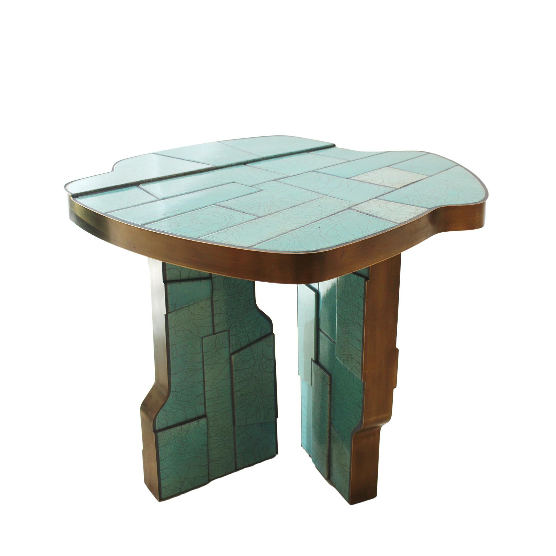 Pair of Contemporary Italian Blue Turquois Side Tables Made of Ceramic and Brass For Sale 1