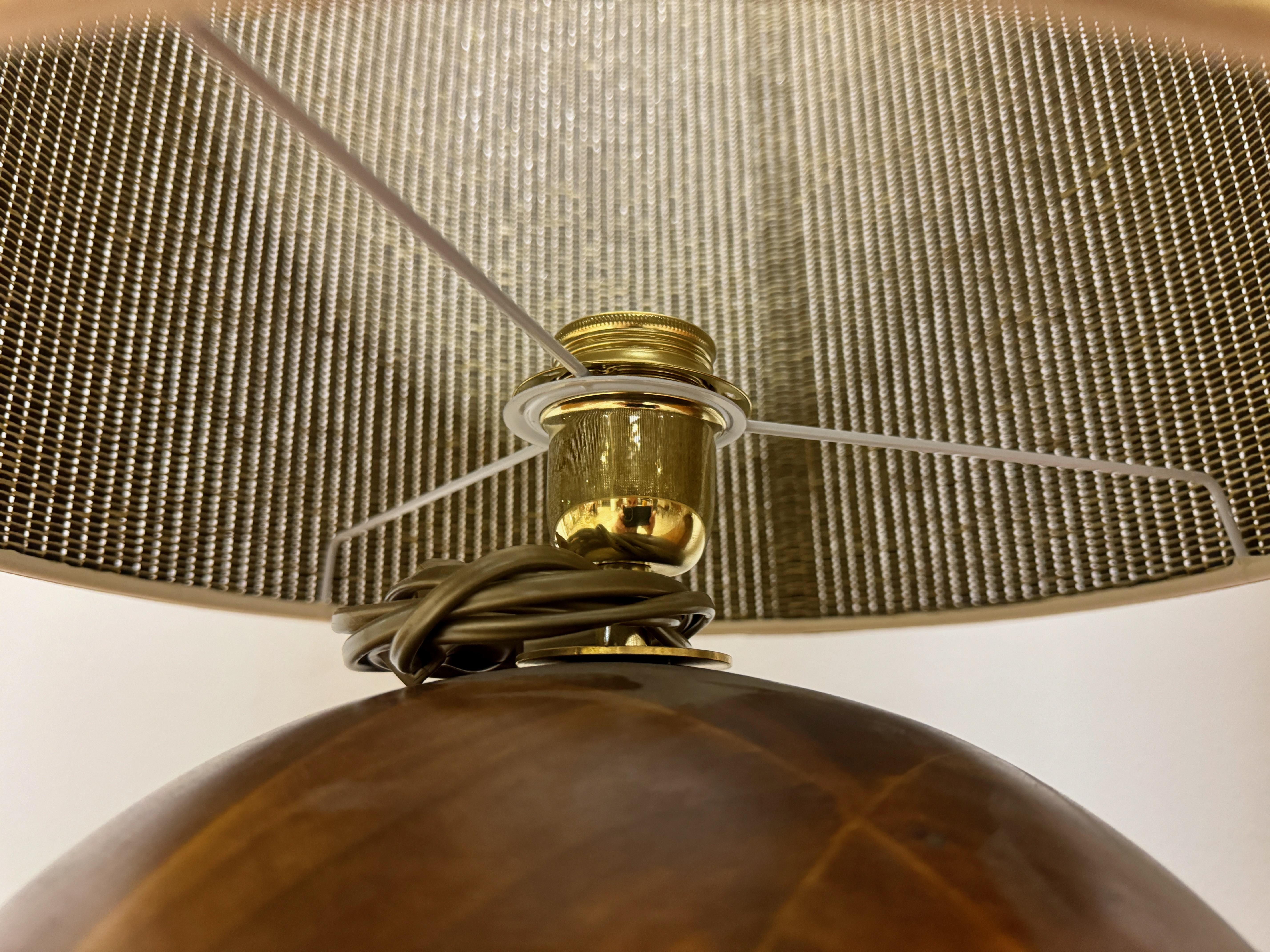 Bois Paire de lampes de table italiennes contemporaines en vente