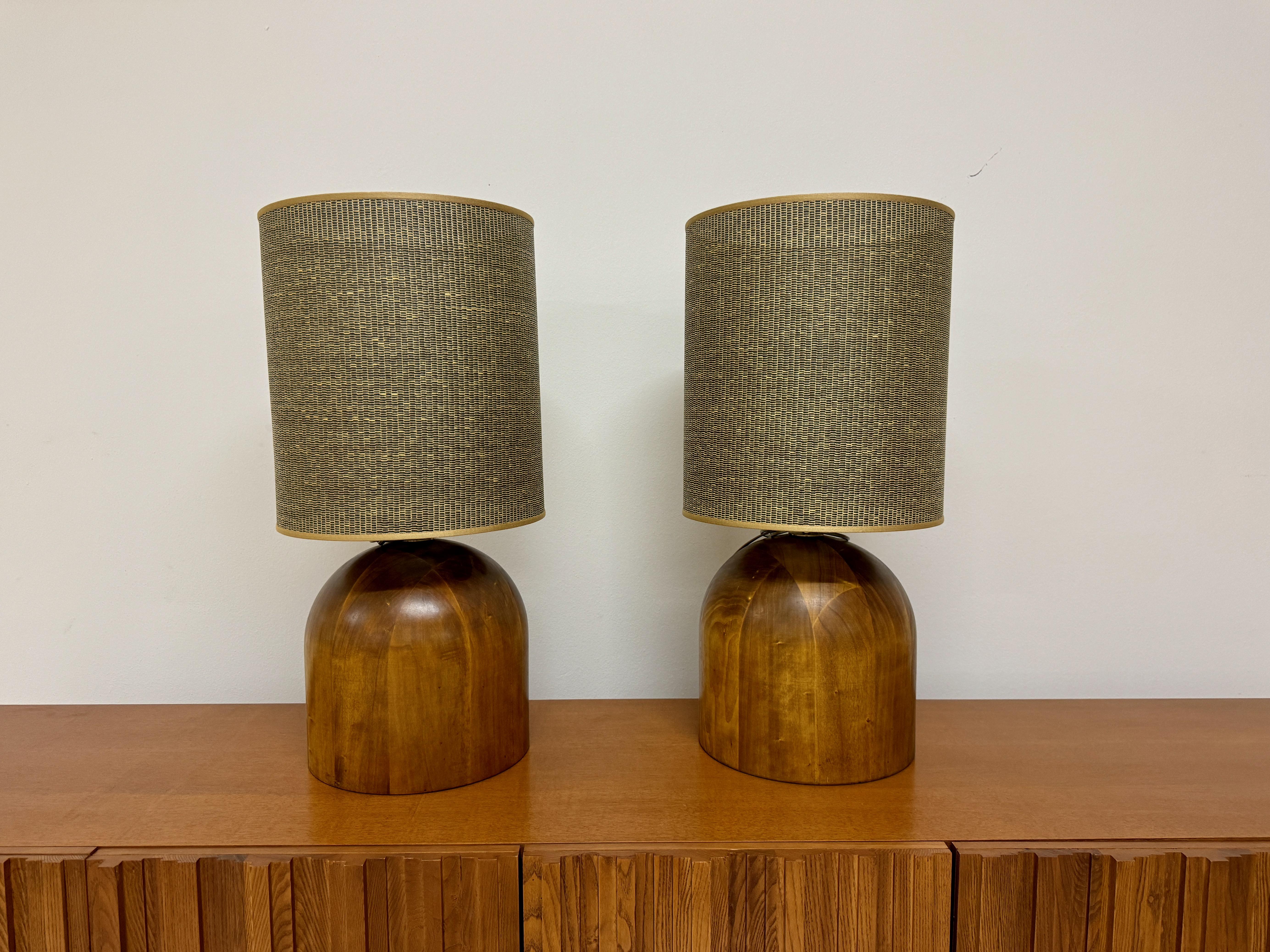 Paire de lampes de table italiennes contemporaines en vente 2