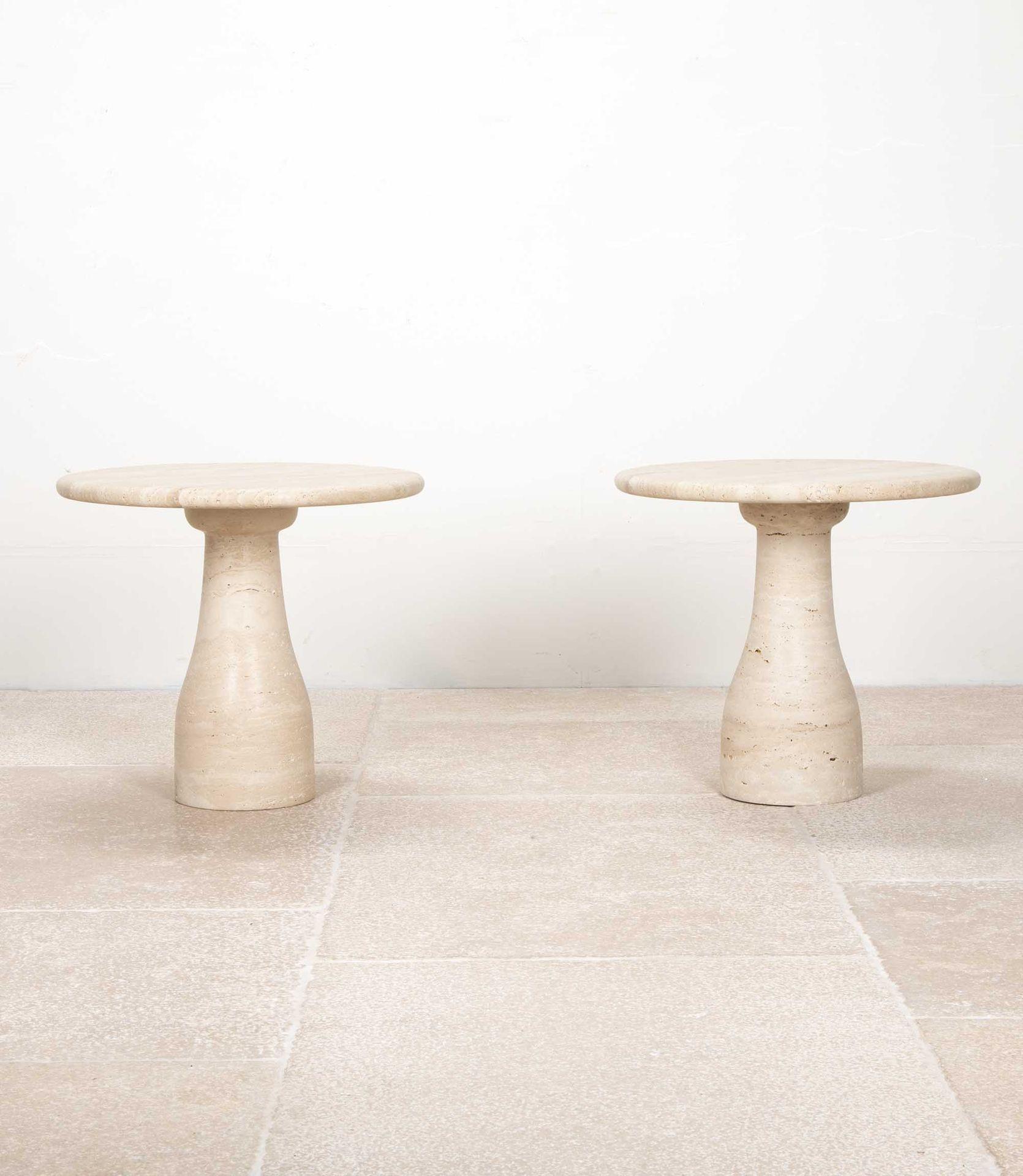 Pair of elegant contemporary Italian travertine round side tables.
In the Mid-Century style.