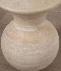 Paire de tables d'appoint contemporaines en travertin italien