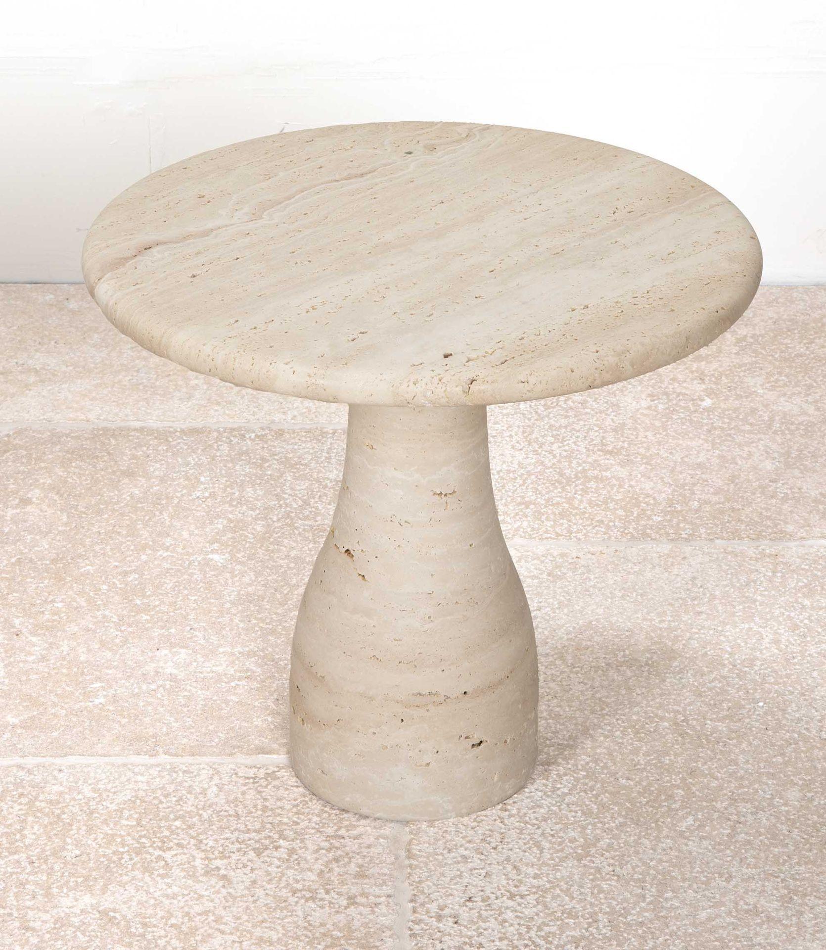 Mid-Century Modern Pair of Contemporary Italian Travertine Side Tables en vente