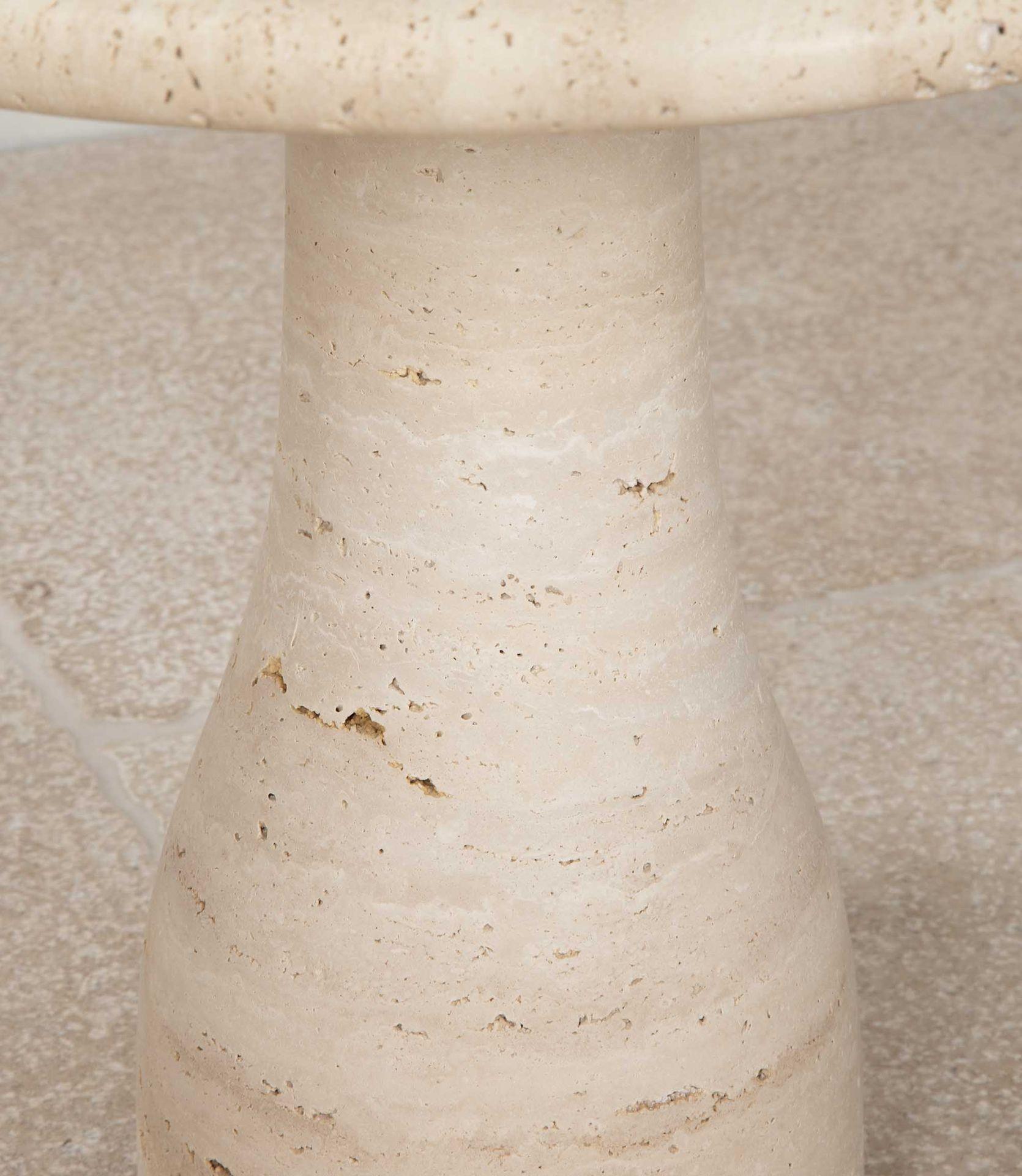 italien Pair of Contemporary Italian Travertine Side Tables en vente