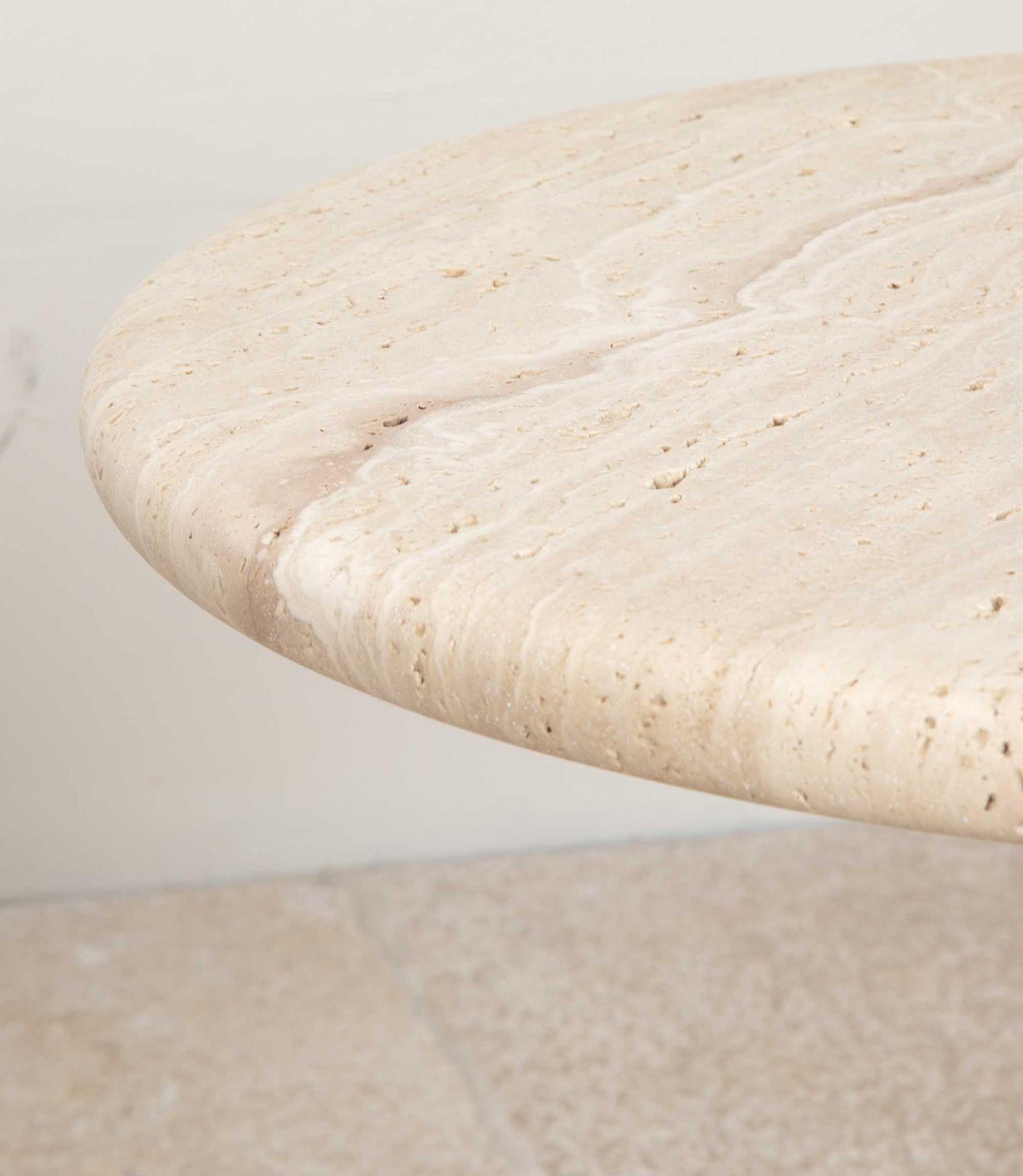 Pair of Contemporary Italian Travertine Side Tables Excellent état - En vente à Gloucestershire, GB