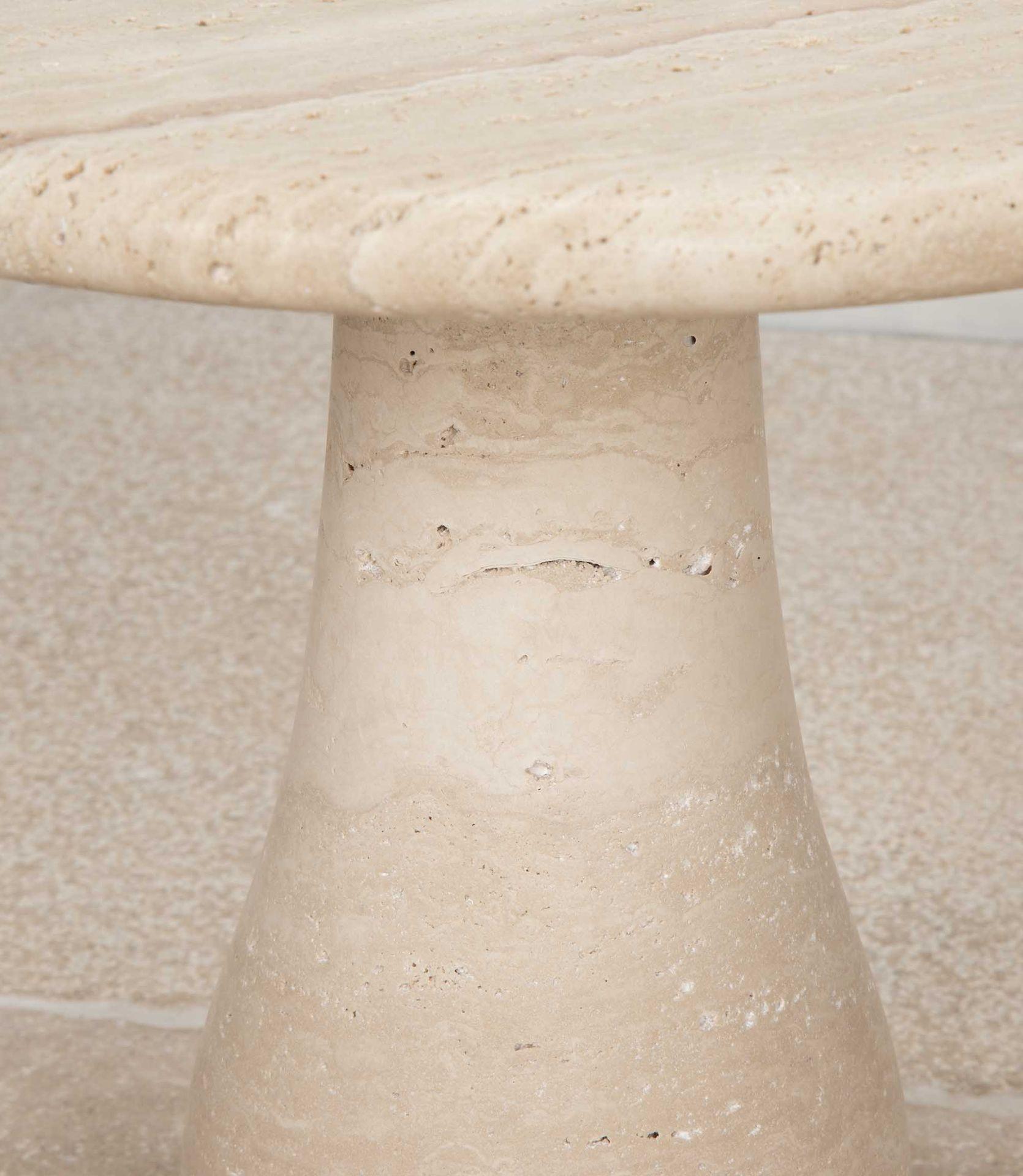 XXIe siècle et contemporain Pair of Contemporary Italian Travertine Side Tables en vente