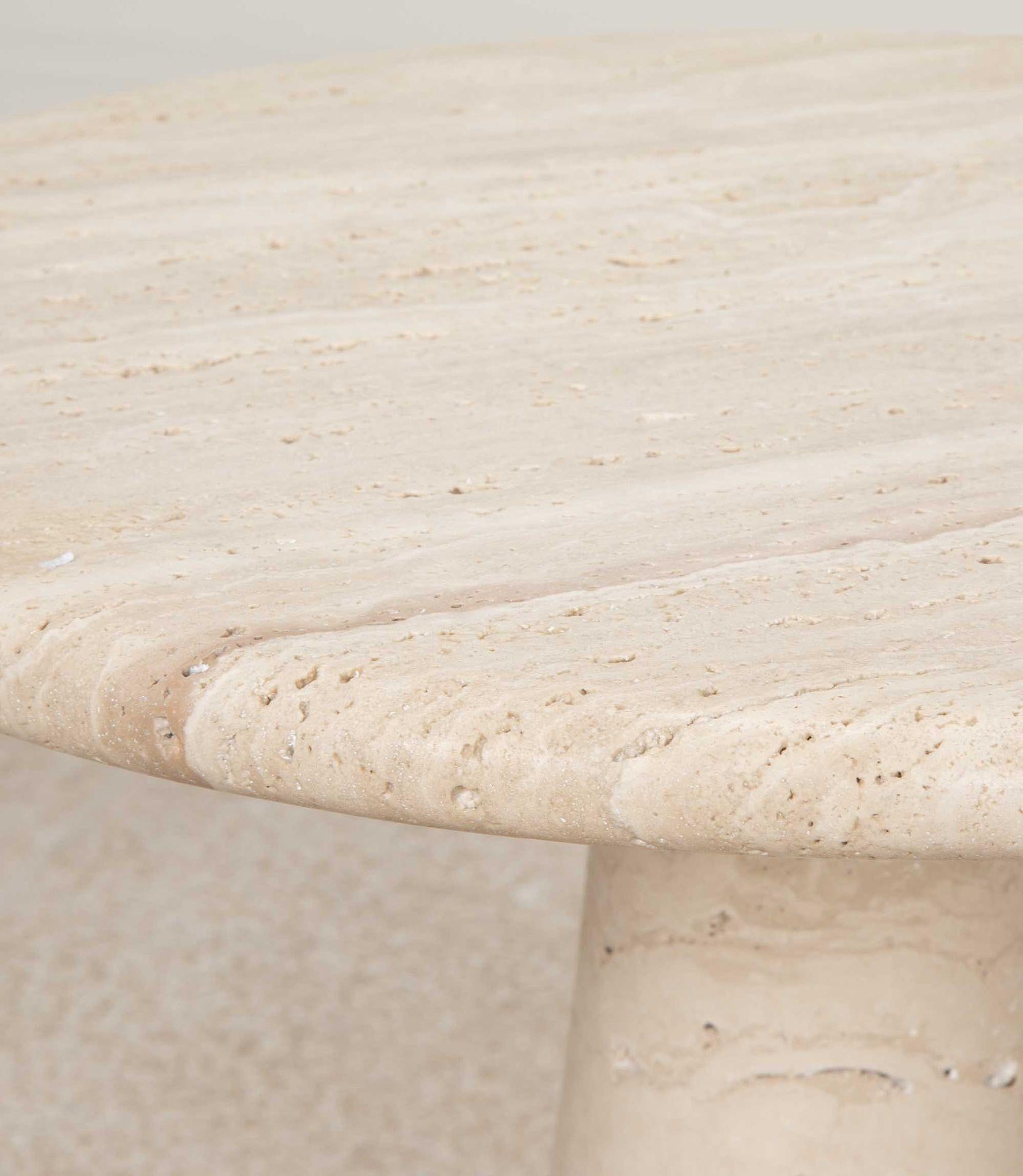 Pair of Contemporary Italian Travertine Side Tables en vente 1