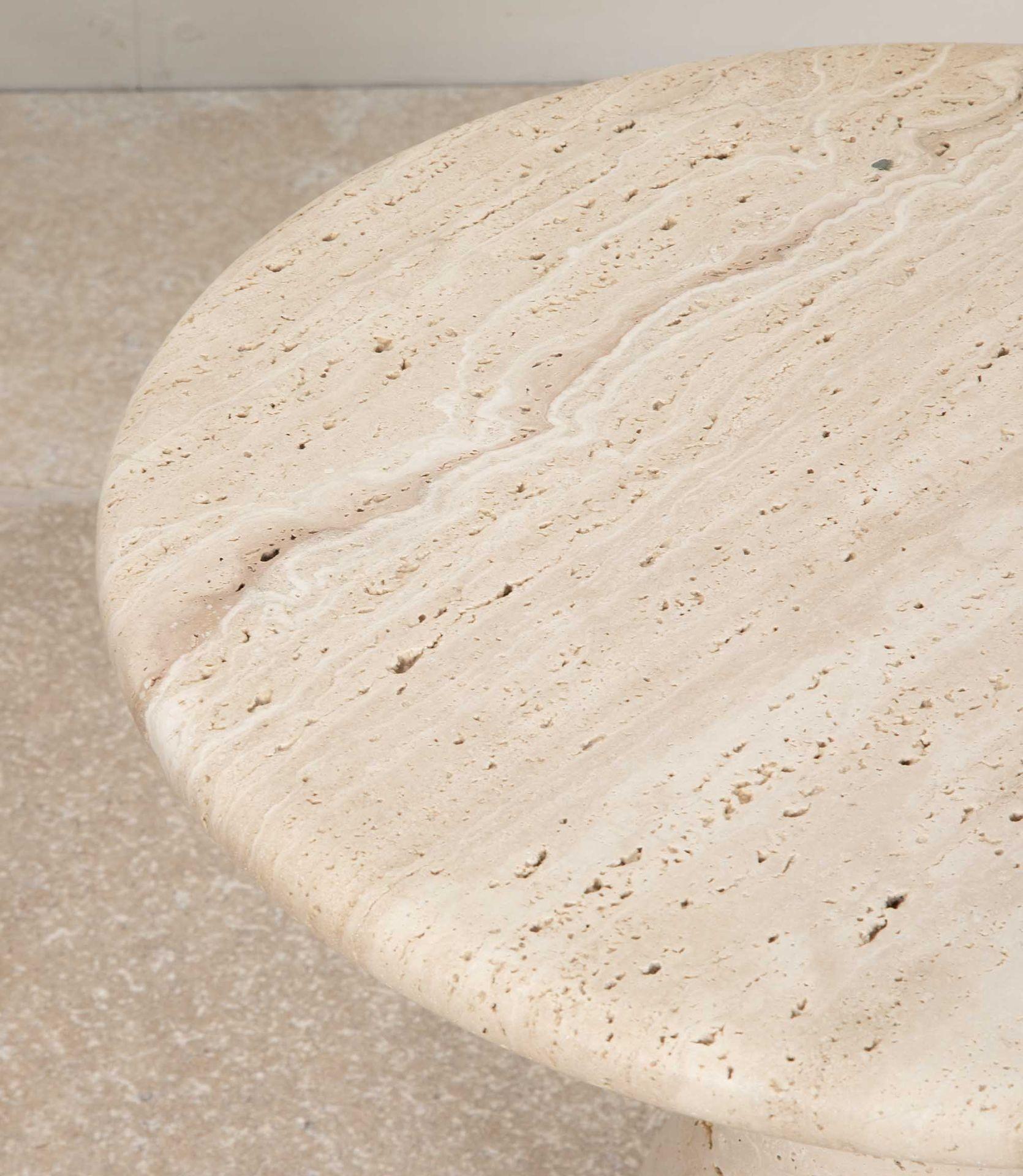 Pair of Contemporary Italian Travertine Side Tables en vente 2
