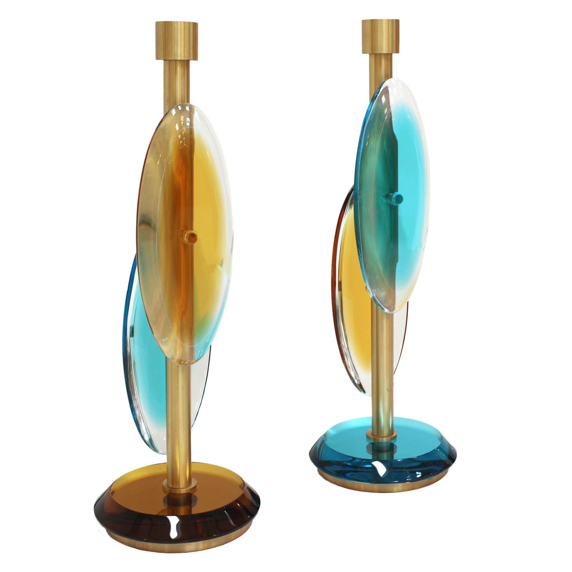 Italian Pair of Contemporary Murano Glass Lamps with a Brass Structure, made in Italy For Sale