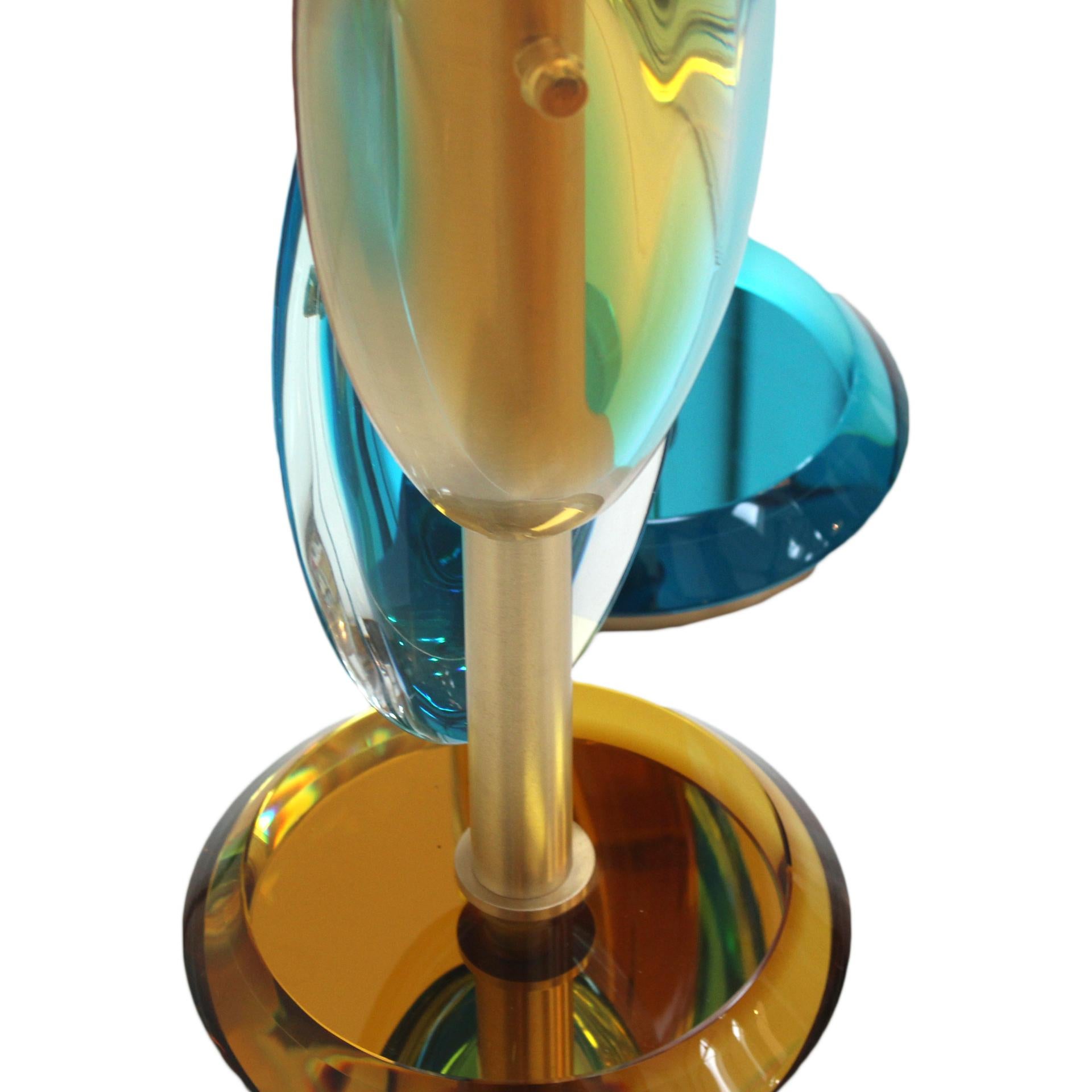 Pair of Contemporary Murano Glass Lamps with a Brass Structure, made in Italy For Sale 1