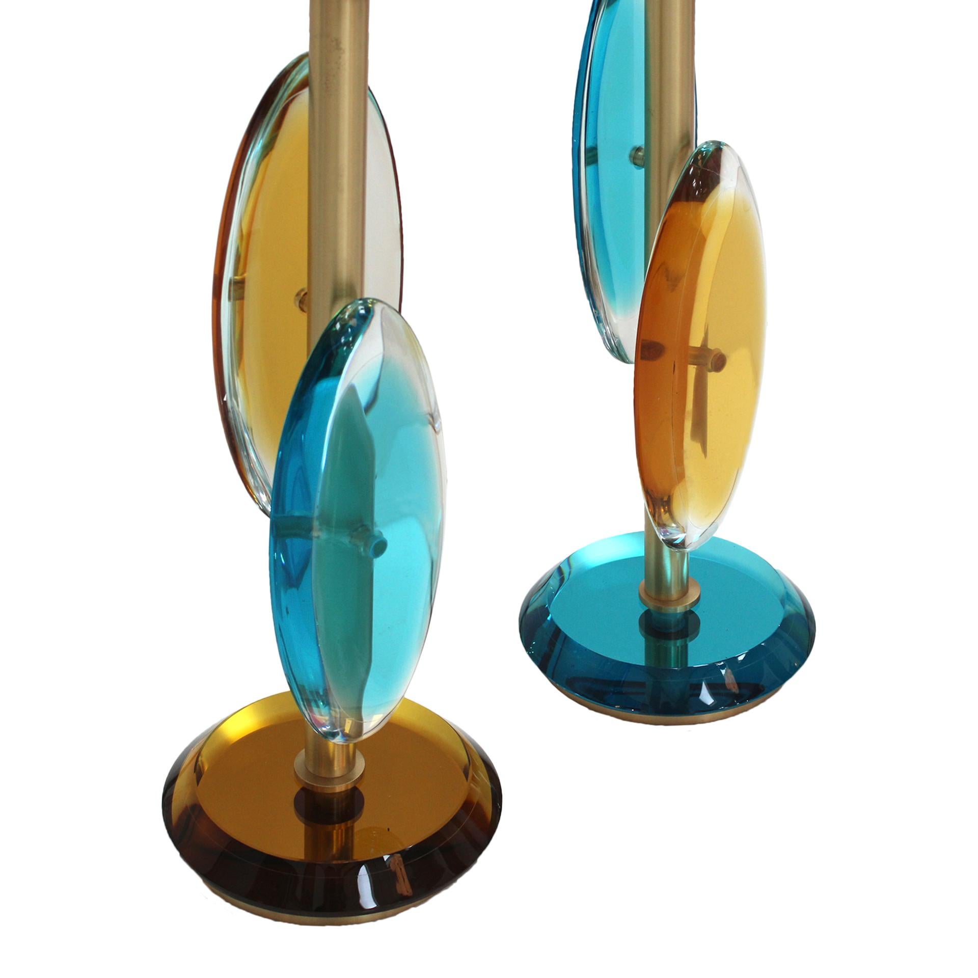 Pair of Contemporary Murano Glass Lamps with a Brass Structure, made in Italy For Sale 4