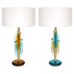 Ein Paar Contemporary Murano Glass Lampen mit einer Messingstruktur, hergestellt in Italien