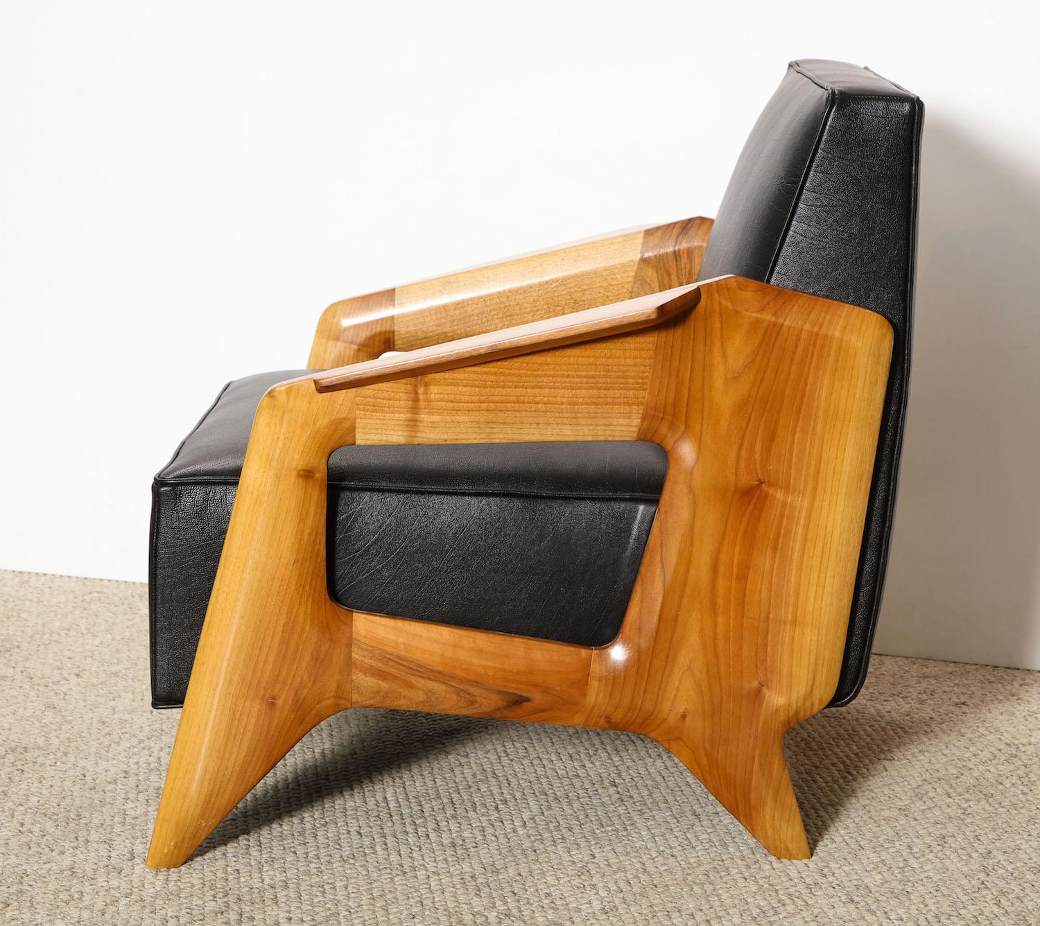 Pair of Contemporary Lounge Chairs 3