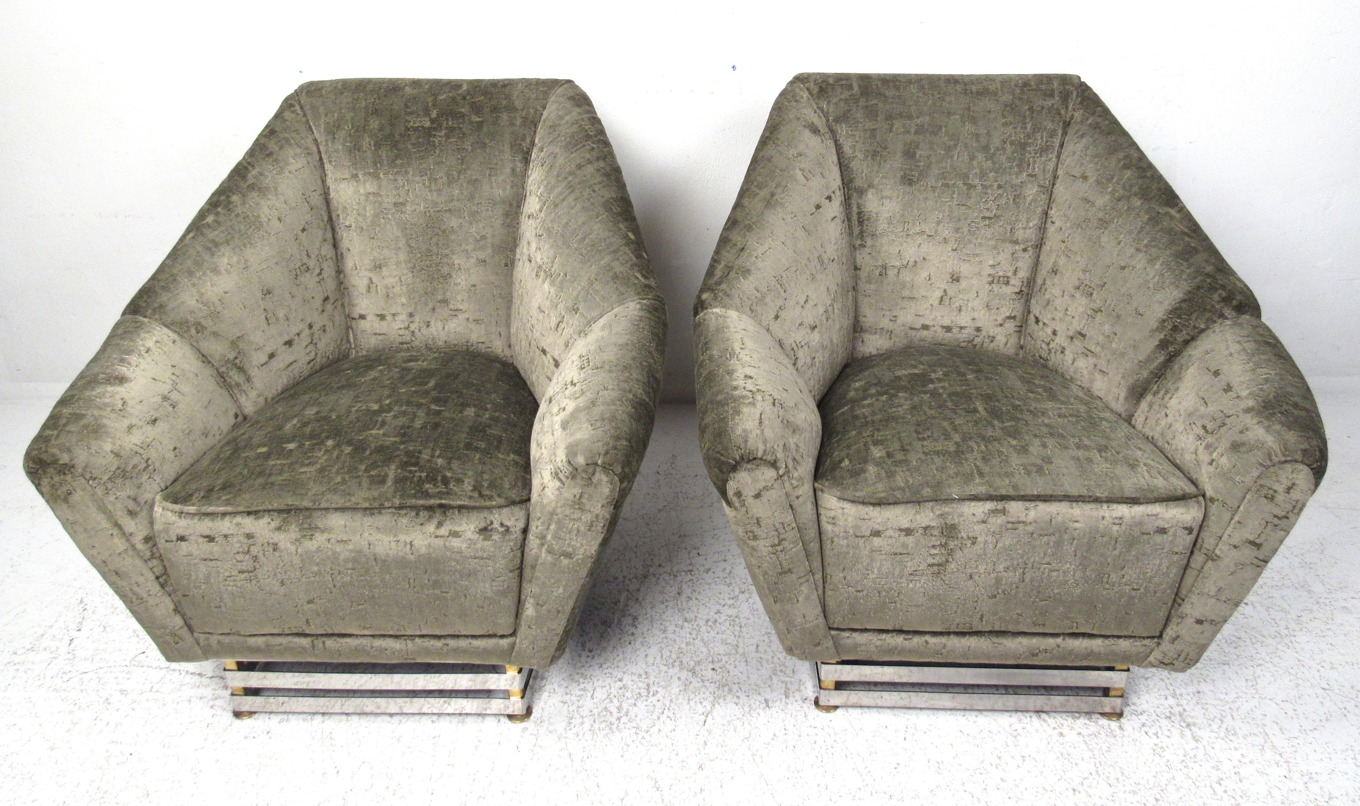 Late 20th Century Pair of Italian Club Chairs by Romeo Rega For Sale