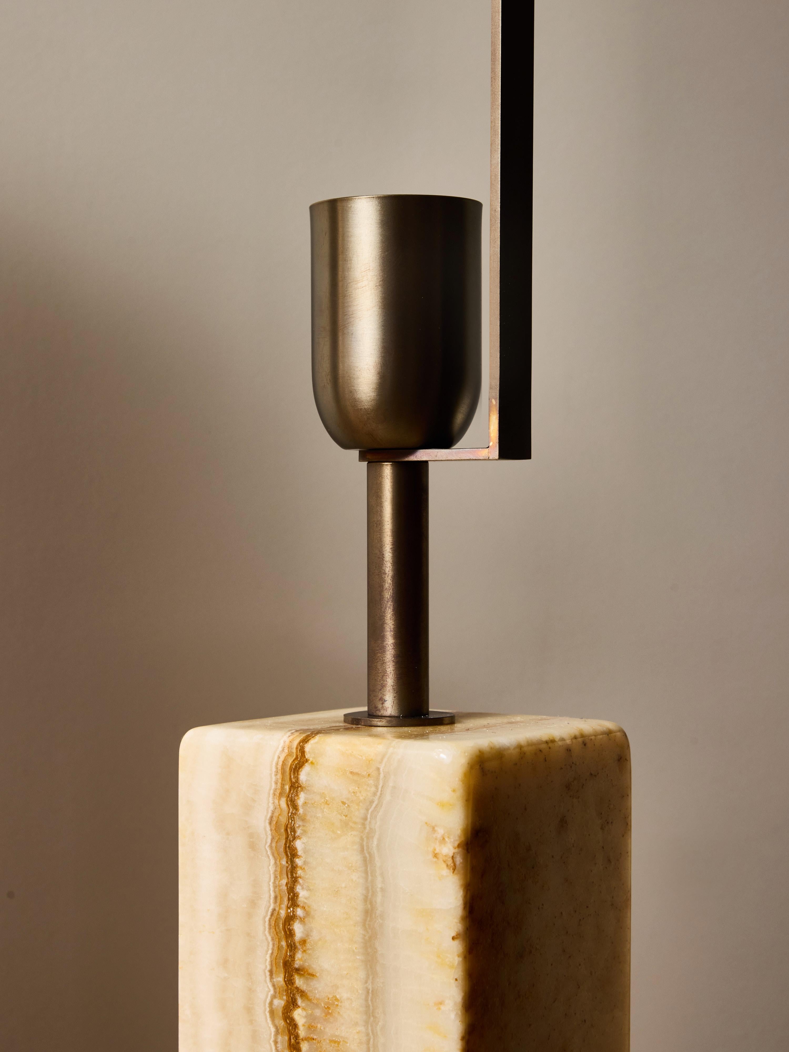 Pair of Contemporary Marble and Patinated Brass Column Table Lamps im Angebot 3