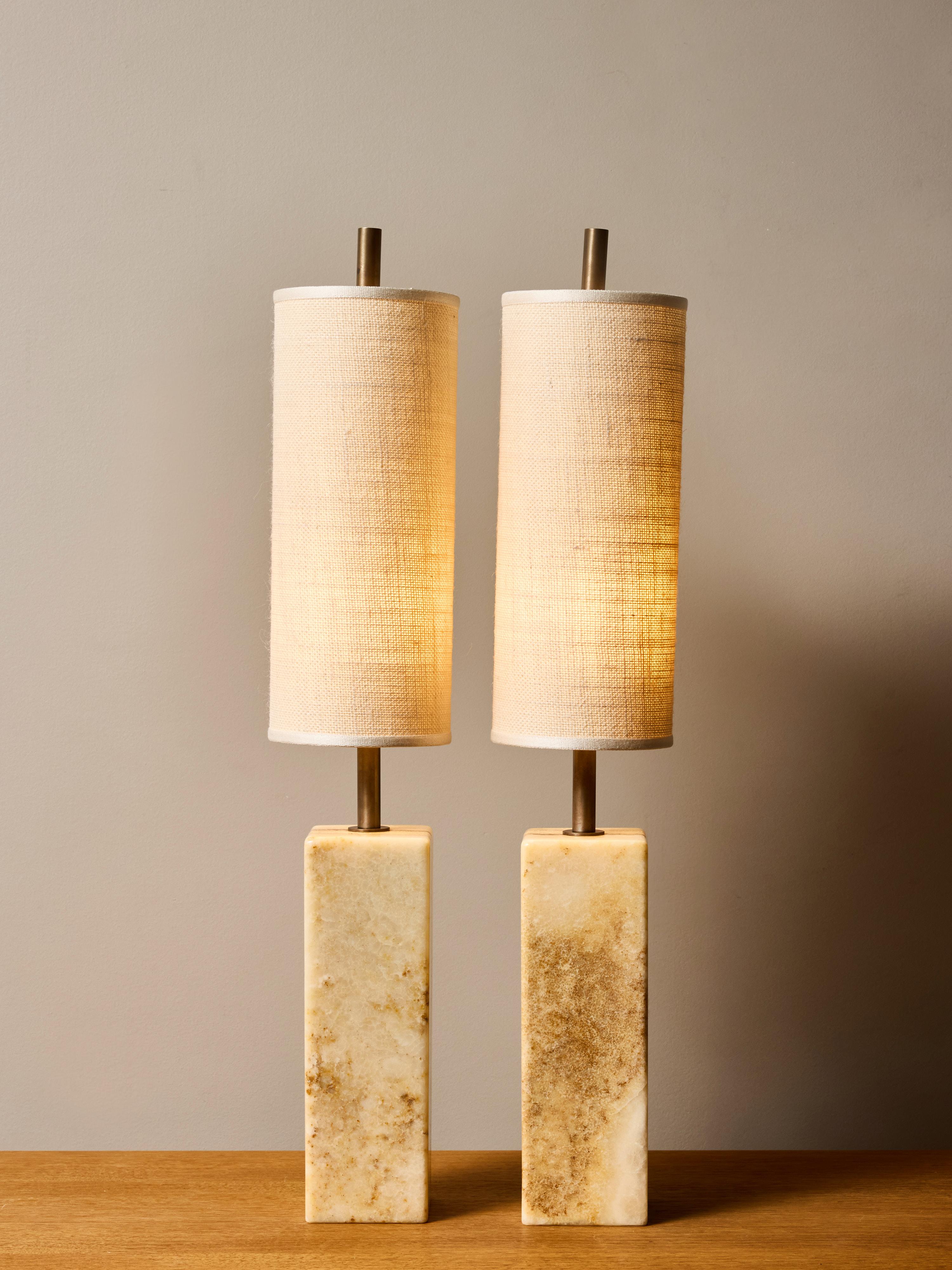 Pair of Contemporary Marble and Patinated Brass Column Table Lamps (Moderne) im Angebot
