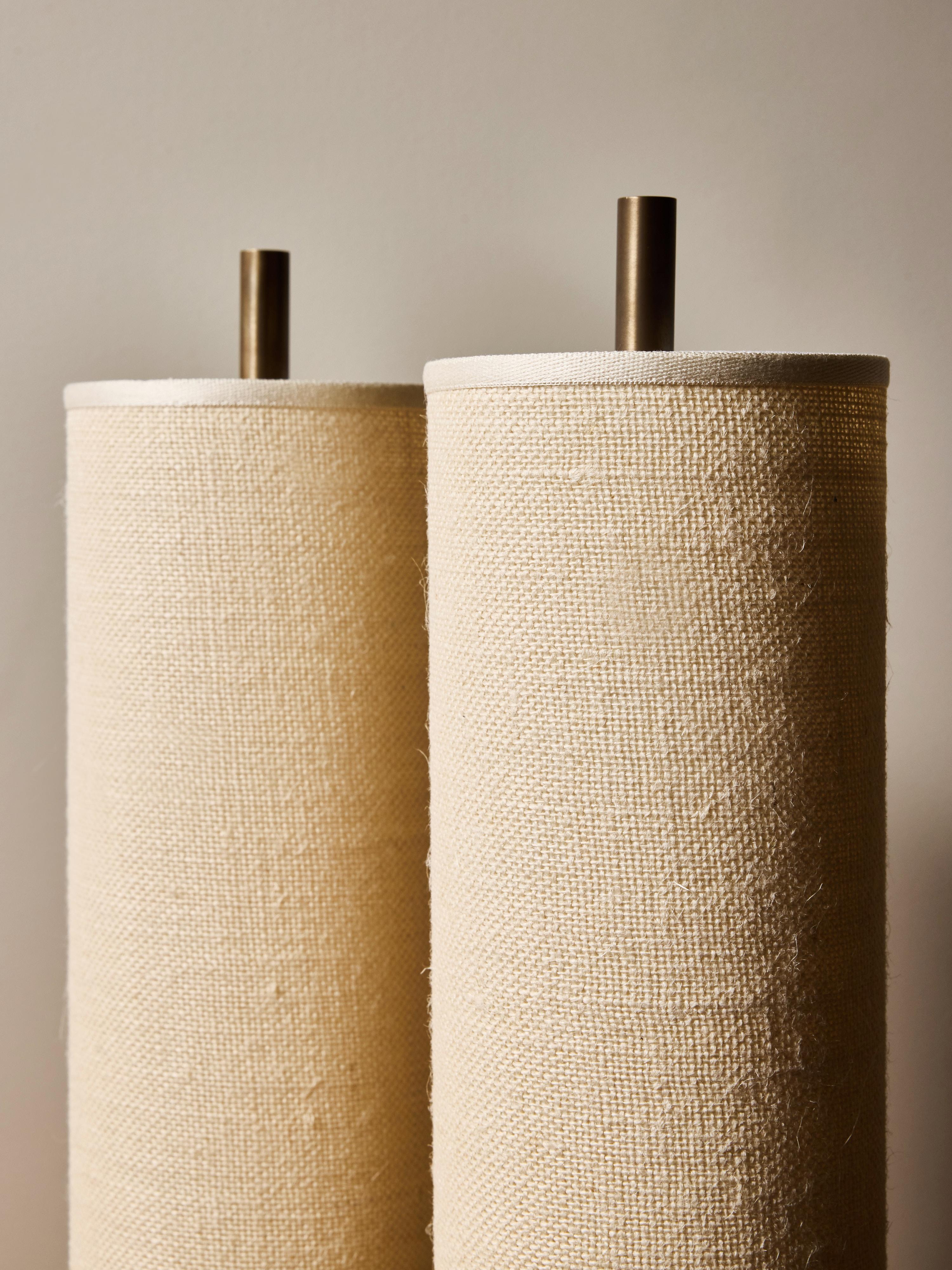 Pair of Contemporary Marble and Patinated Brass Column Table Lamps (21. Jahrhundert und zeitgenössisch) im Angebot