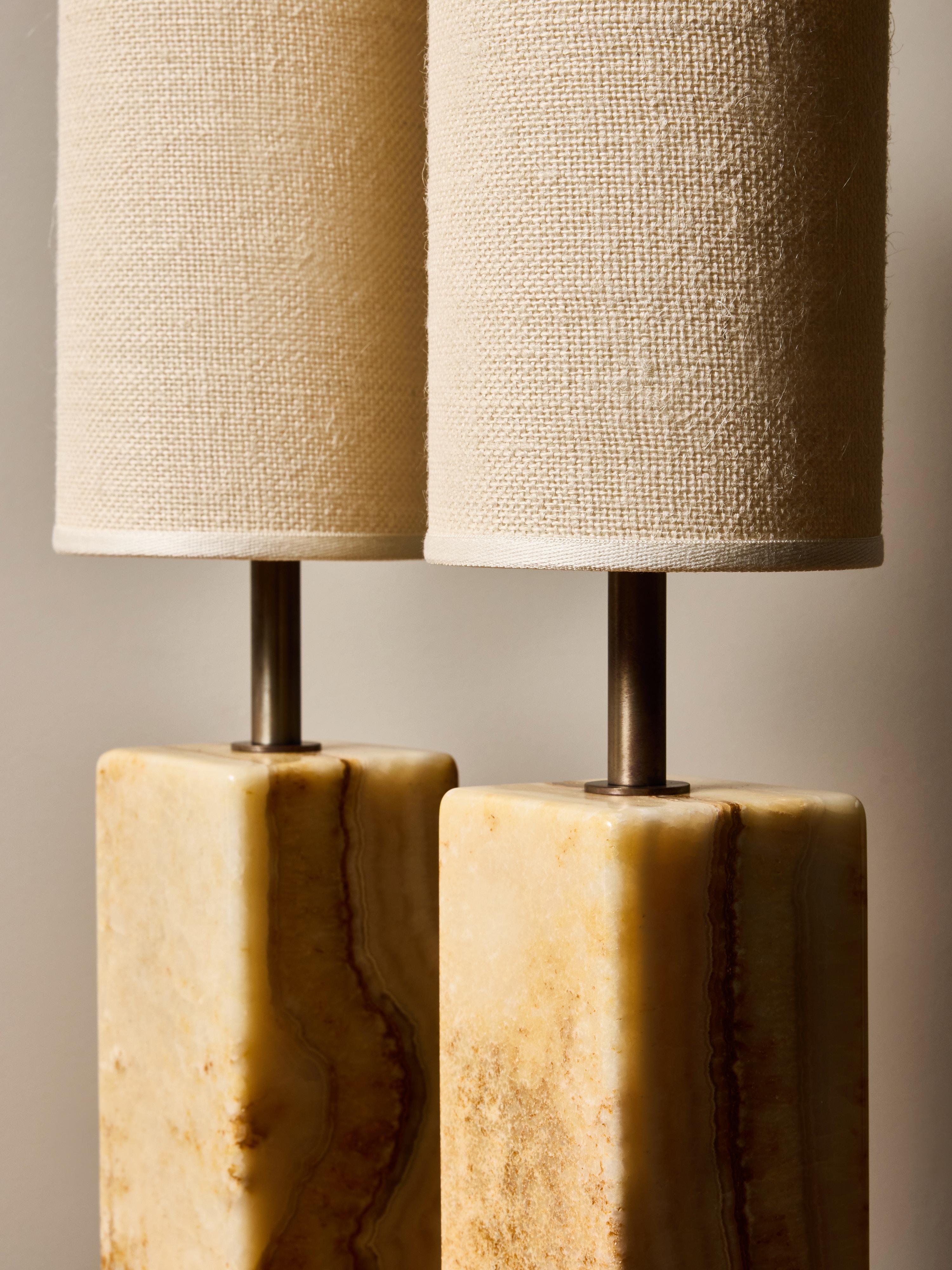 Pair of Contemporary Marble and Patinated Brass Column Table Lamps (Messing) im Angebot