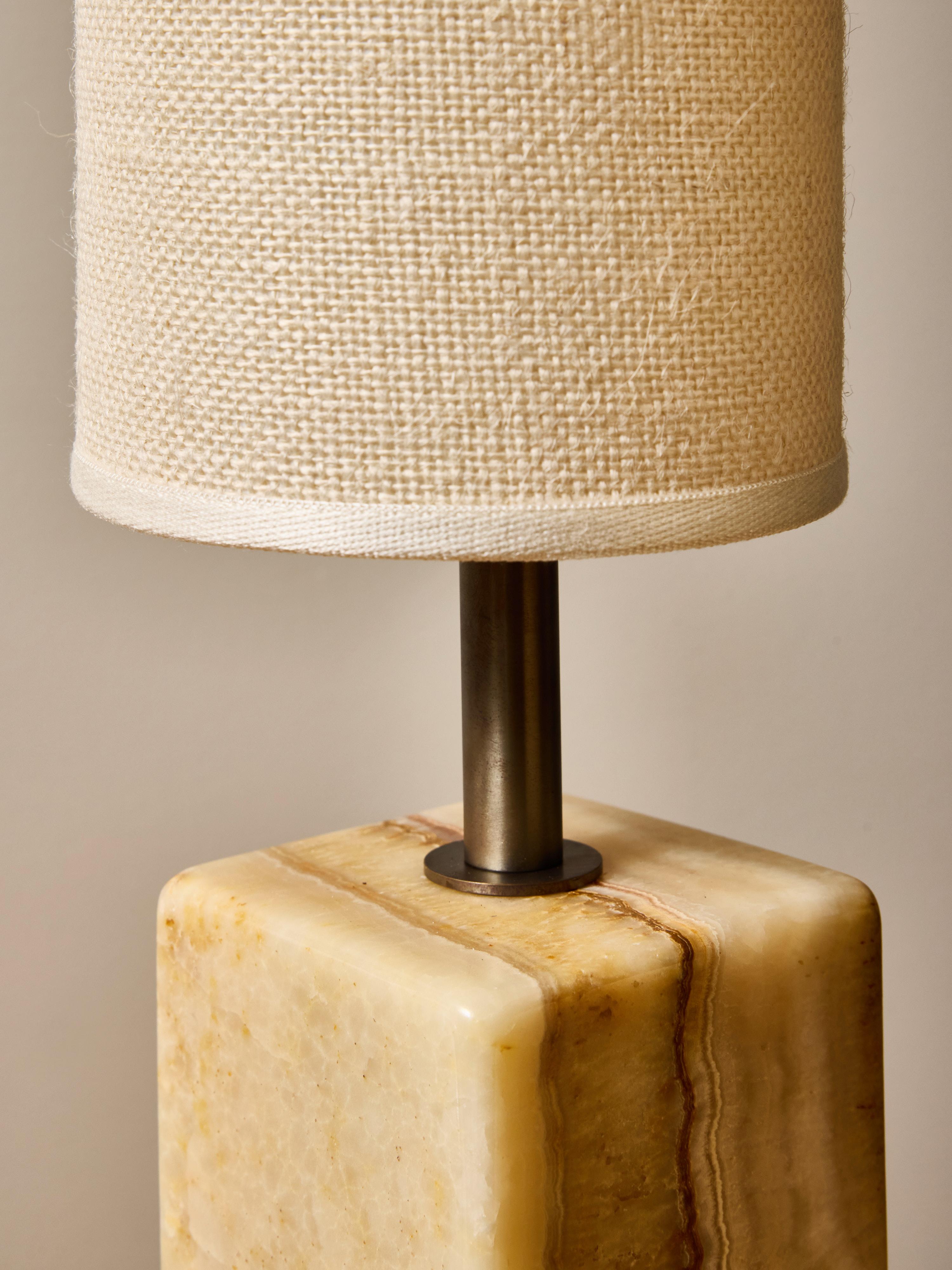 Pair of Contemporary Marble and Patinated Brass Column Table Lamps im Angebot 2