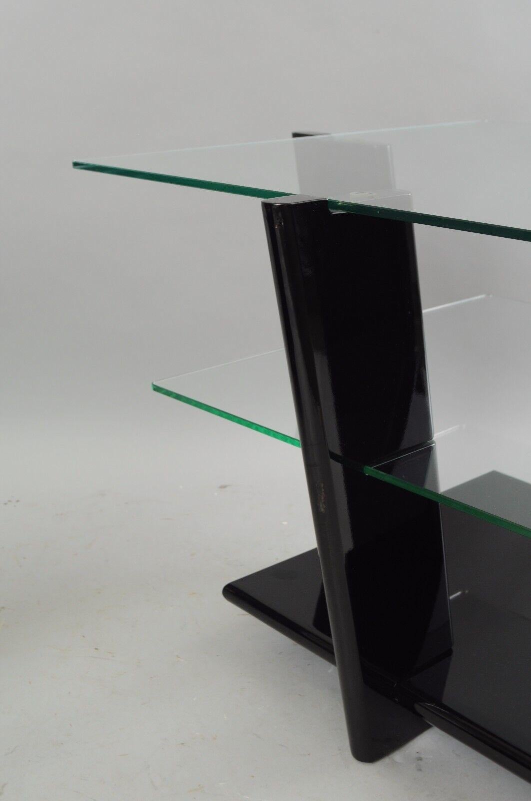 Moderne Paire de tables d'extrémité sculpturales modernes contemporaines à 3 niveaux en laque noire et verre en vente