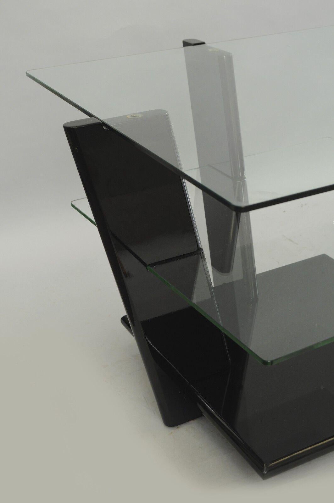 Paire de tables d'extrémité sculpturales modernes contemporaines à 3 niveaux en laque noire et verre en vente 1