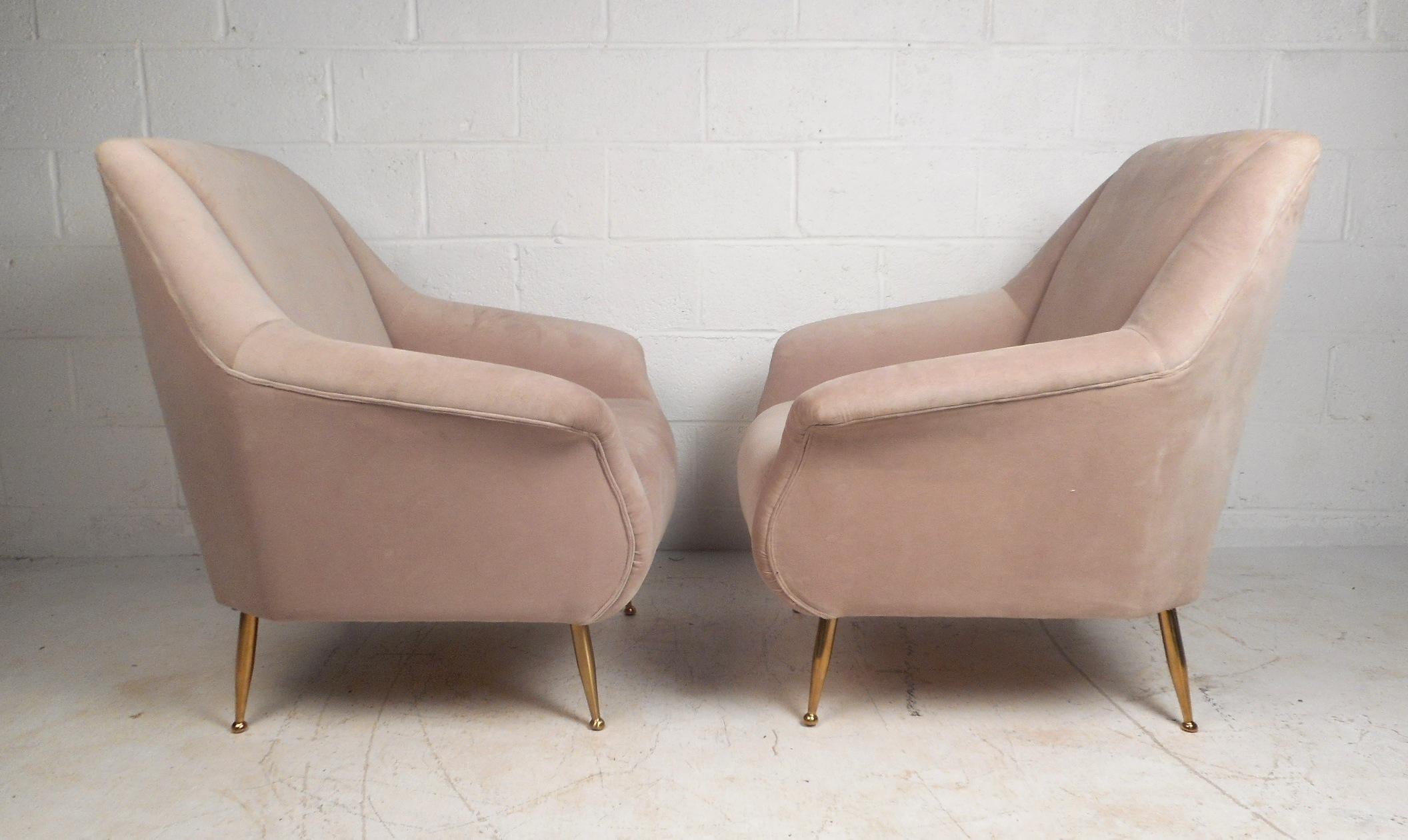 Brass Pair of Contemporary Modern Italian Style Lounge Chairs For Sale