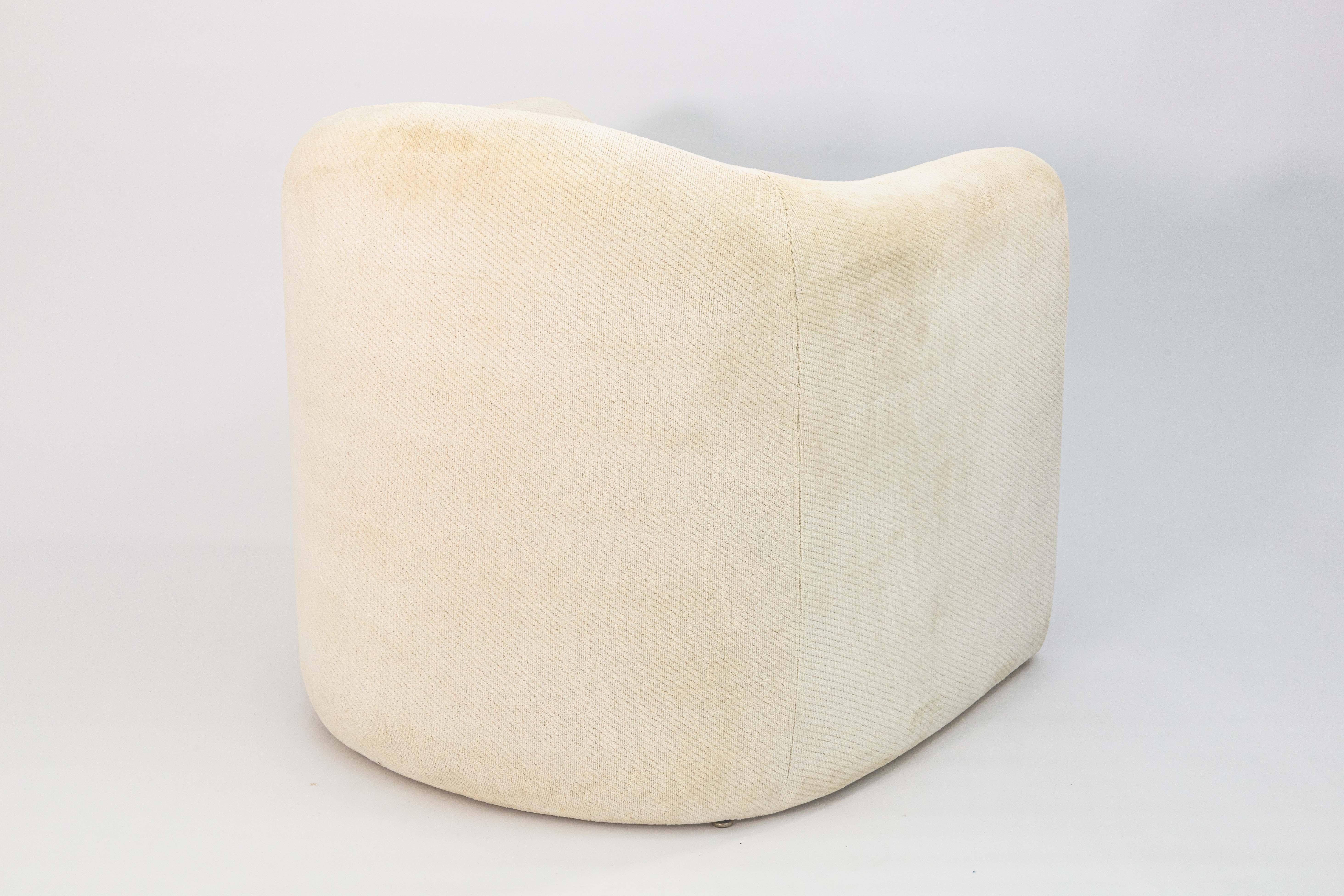 Coppia di sedie da salotto moderne e contemporanee in tessuto beige Weiman Preview In condizioni buone in vendita a Keego Harbor, MI