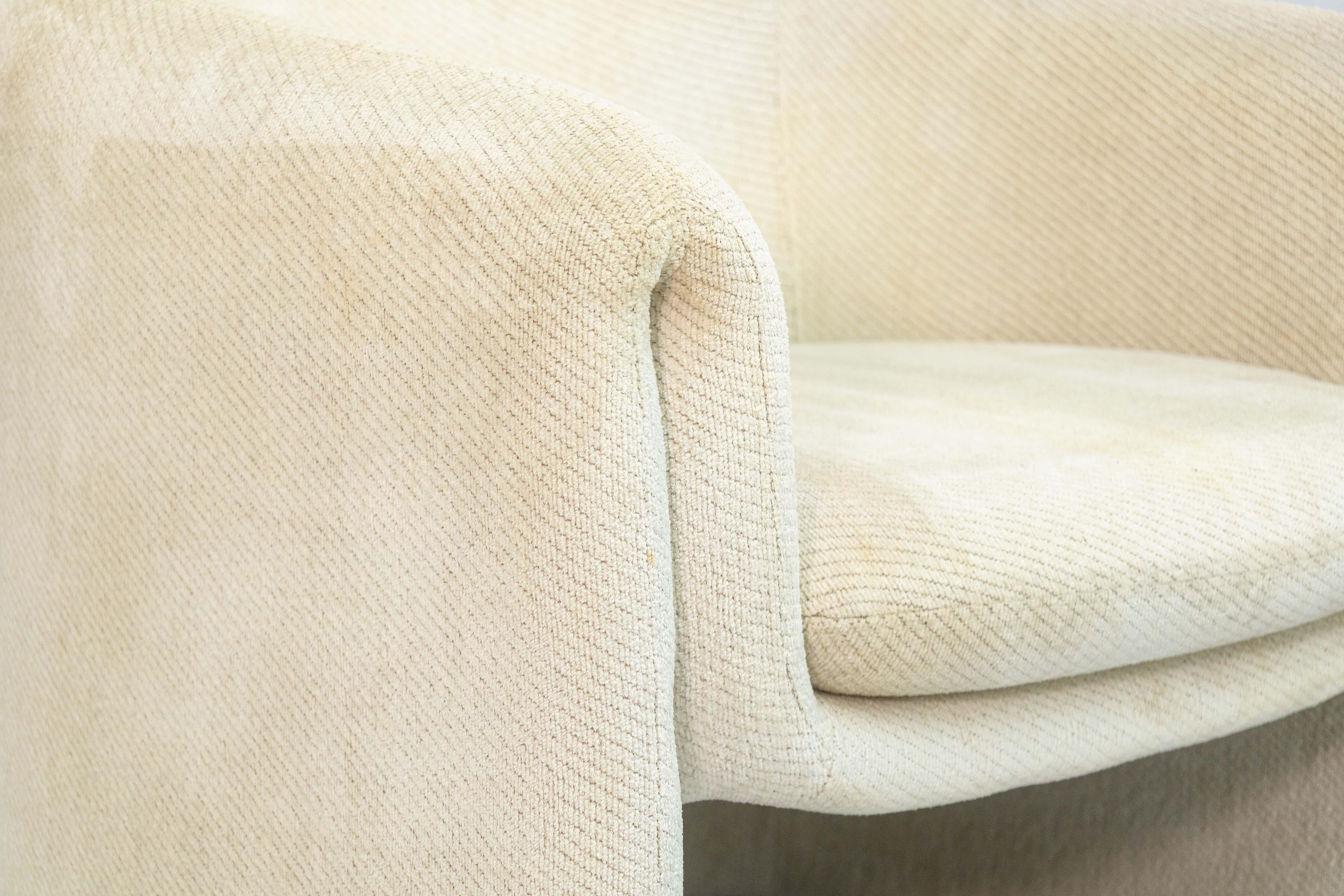 Coppia di sedie da salotto moderne e contemporanee in tessuto beige Weiman Preview in vendita 1