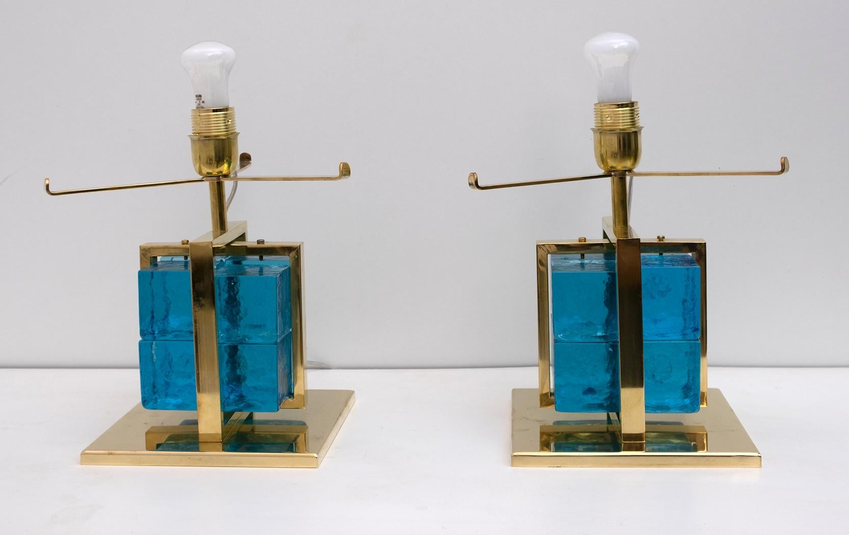 Zeitgenössische Tischlampen aus Muranoglas und Messing, Paar im Angebot 2