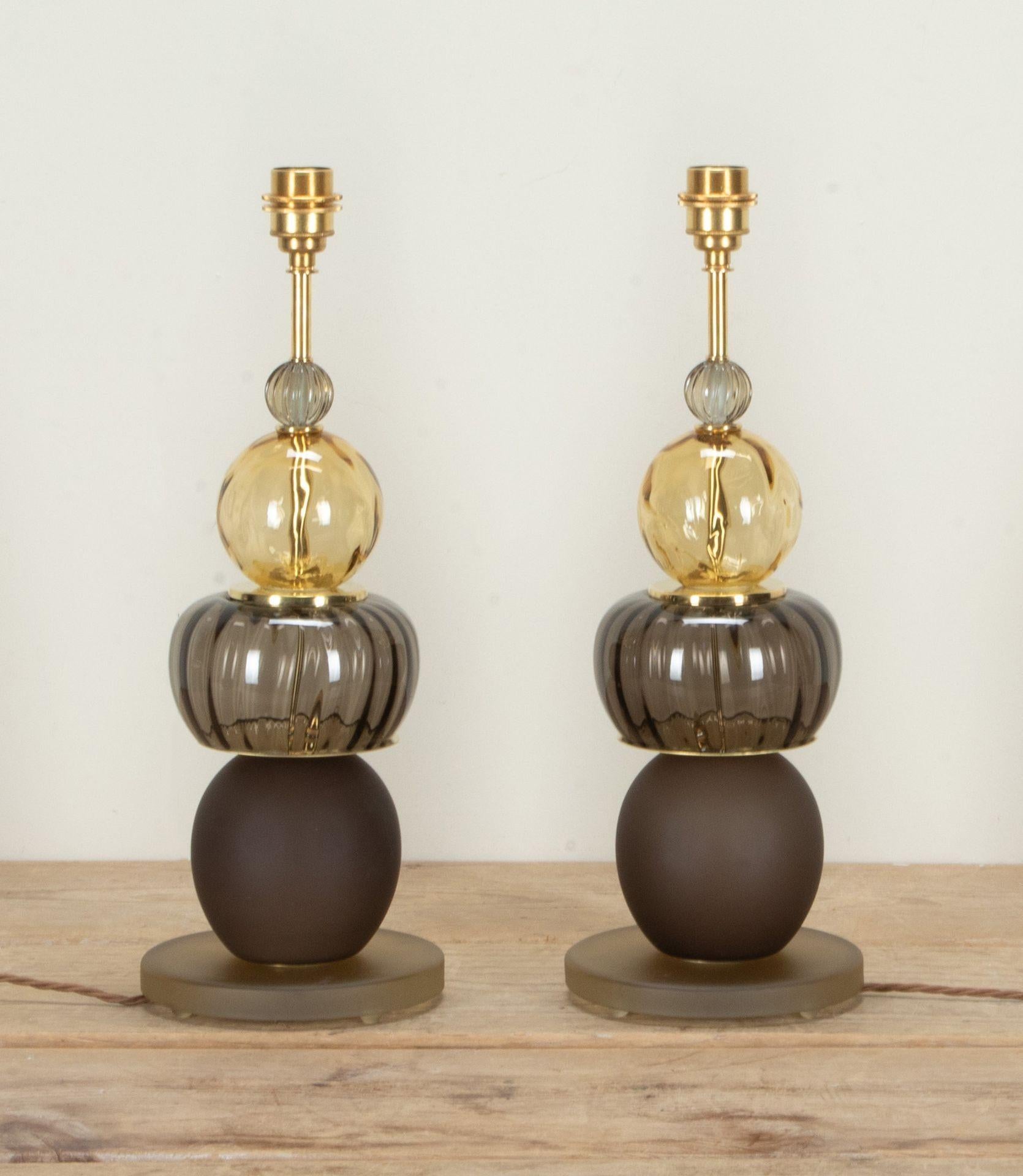Stunning Contemporary Murano glass lamps from Italy.
With grey-beige lampshades.