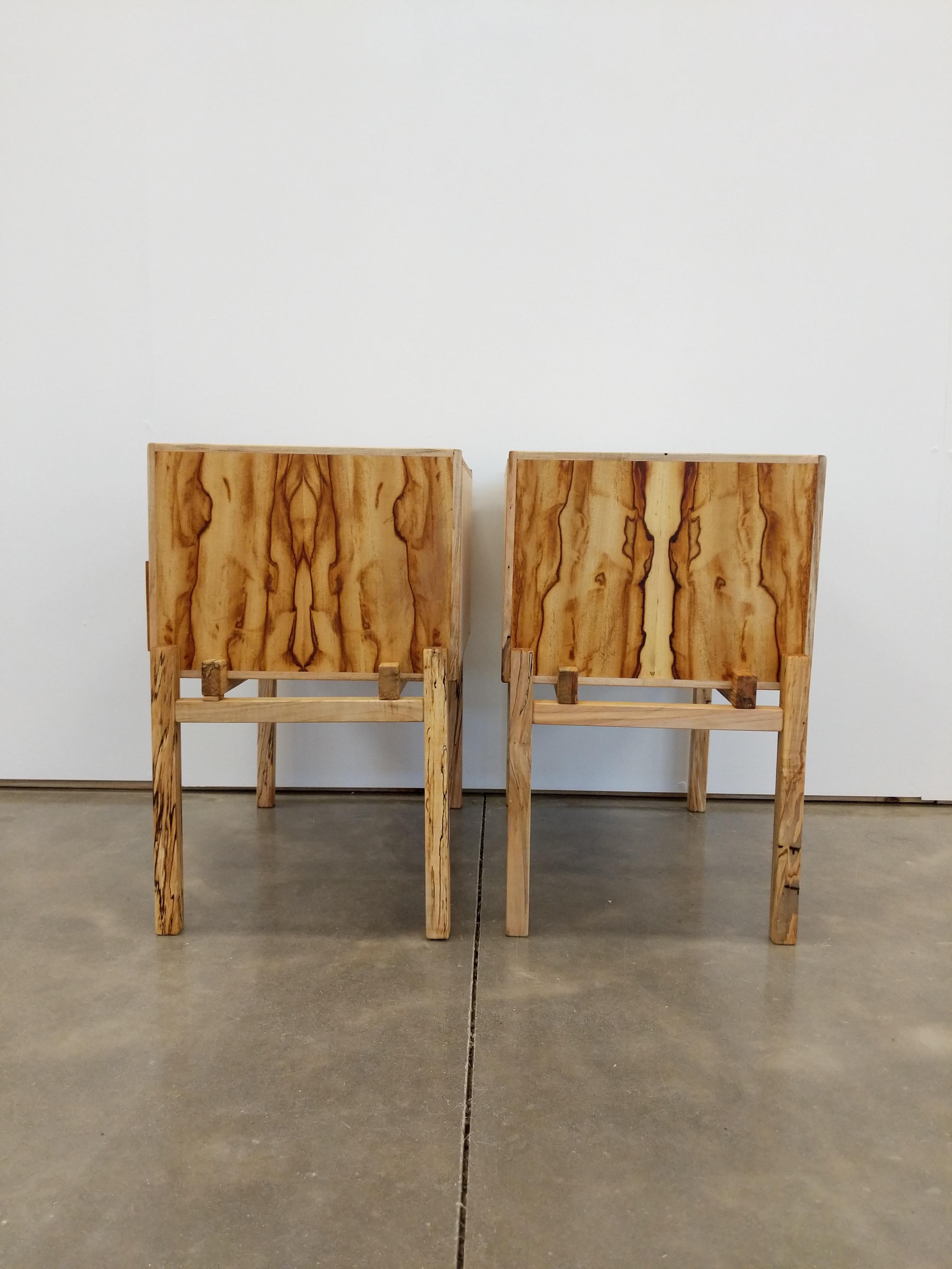 Pair of Contemporary Nightstands in Chechen and Spalted Maple For Sale 4