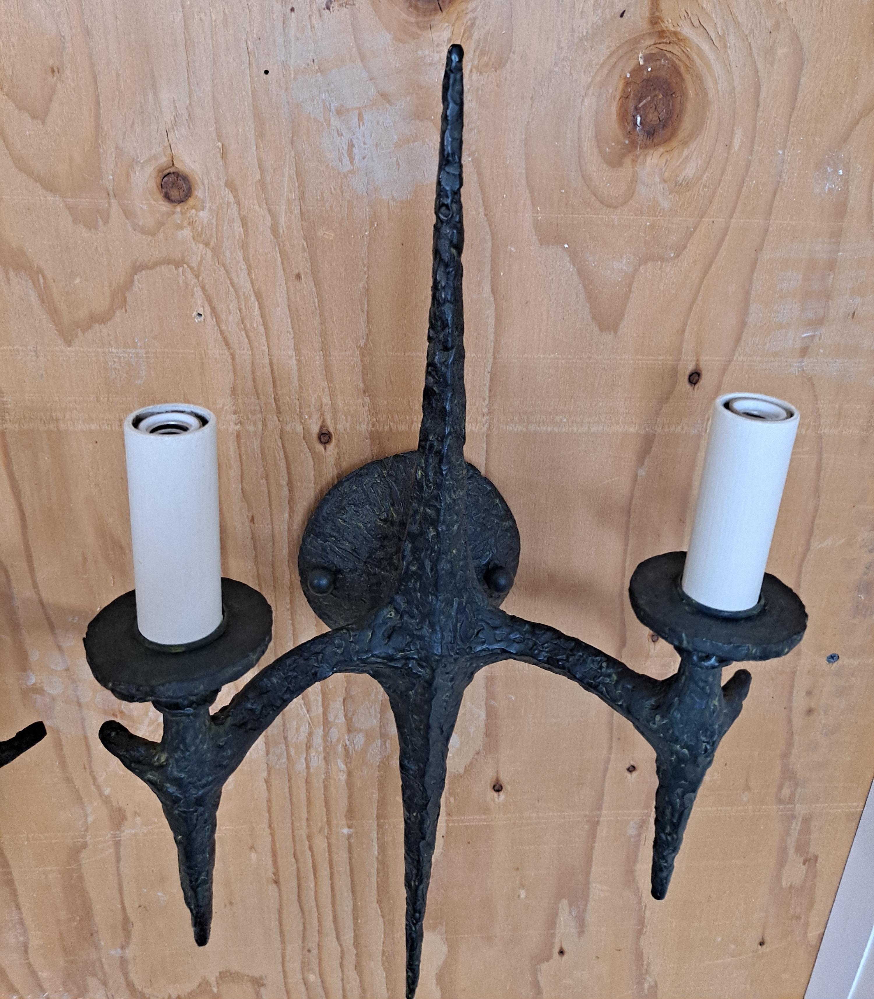 Coppia di applique contemporanee in ferro battuto Paul Ferrante, CIRCA 2019 in vendita 6