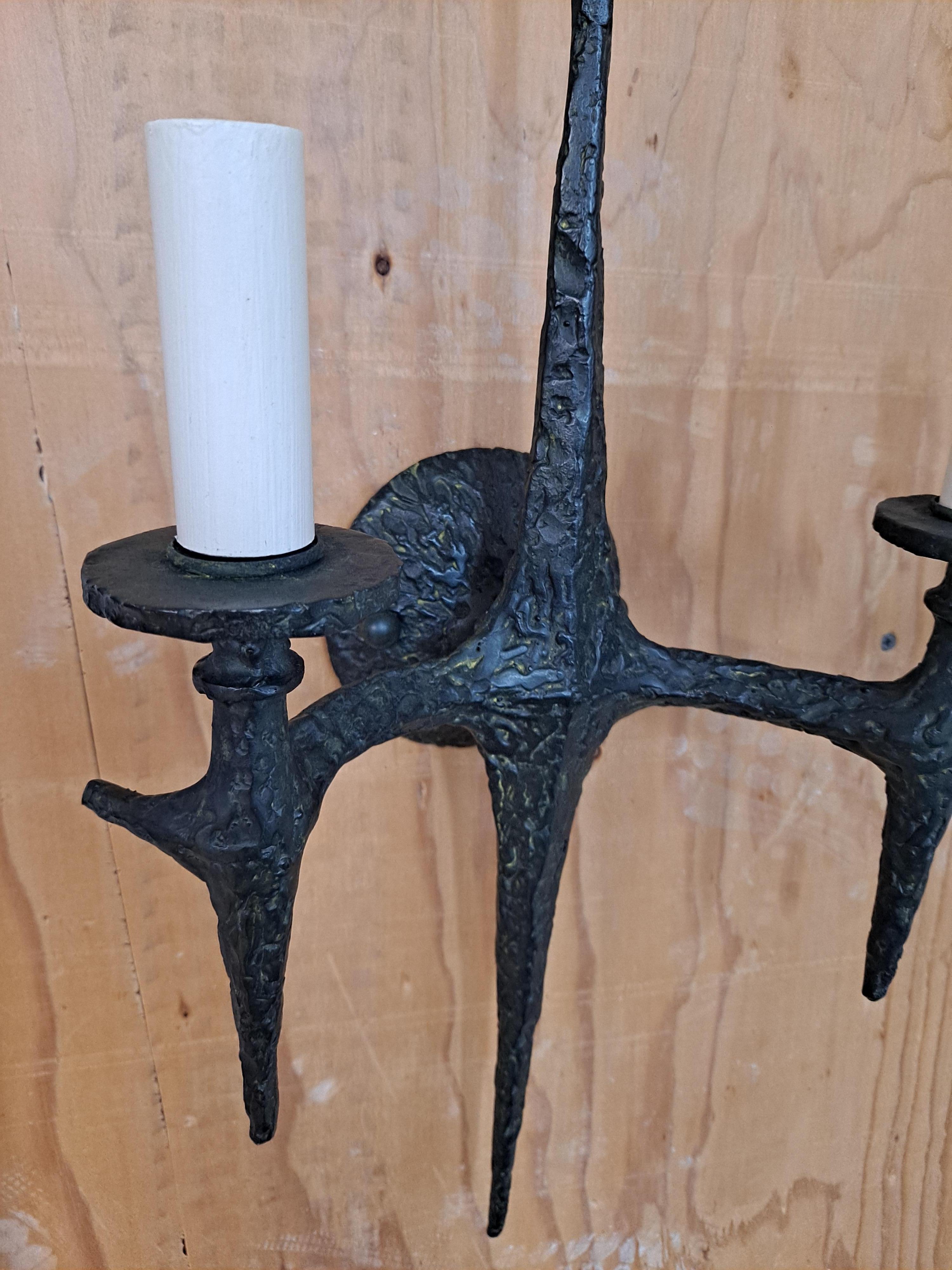 Coppia di applique contemporanee in ferro battuto Paul Ferrante

Circa 2019

10.75