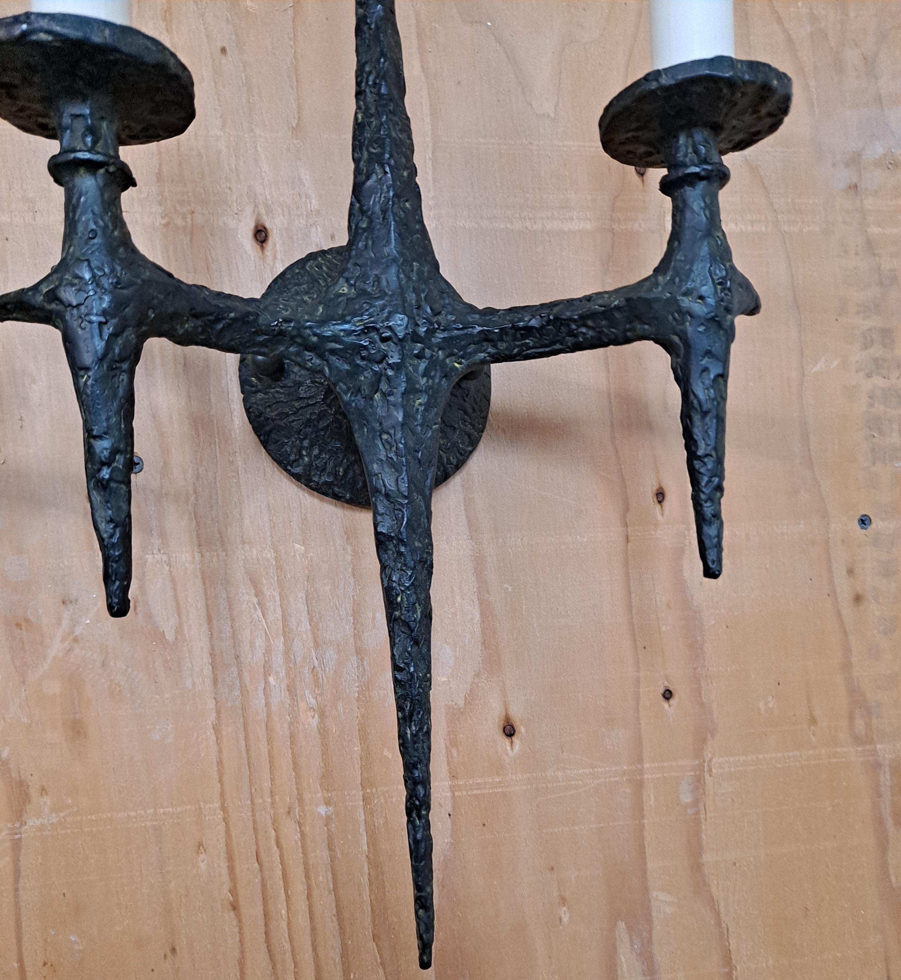 Coppia di applique contemporanee in ferro battuto Paul Ferrante, CIRCA 2019 in vendita 3
