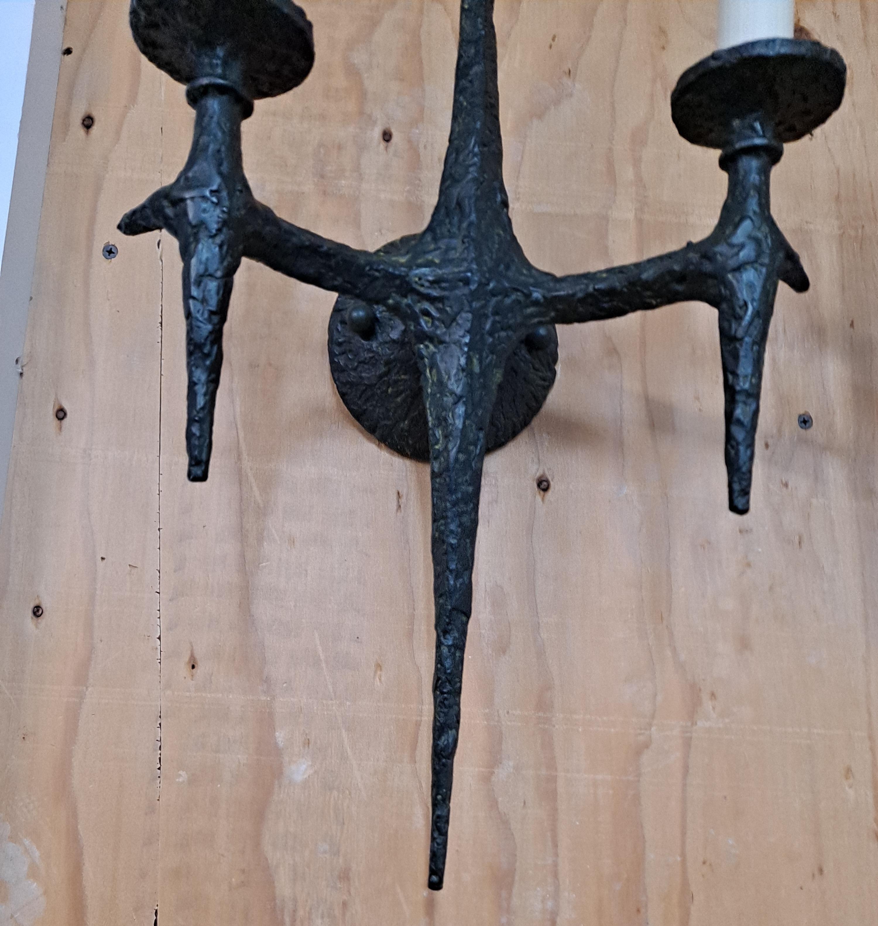 Coppia di applique contemporanee in ferro battuto Paul Ferrante, CIRCA 2019 in vendita 4