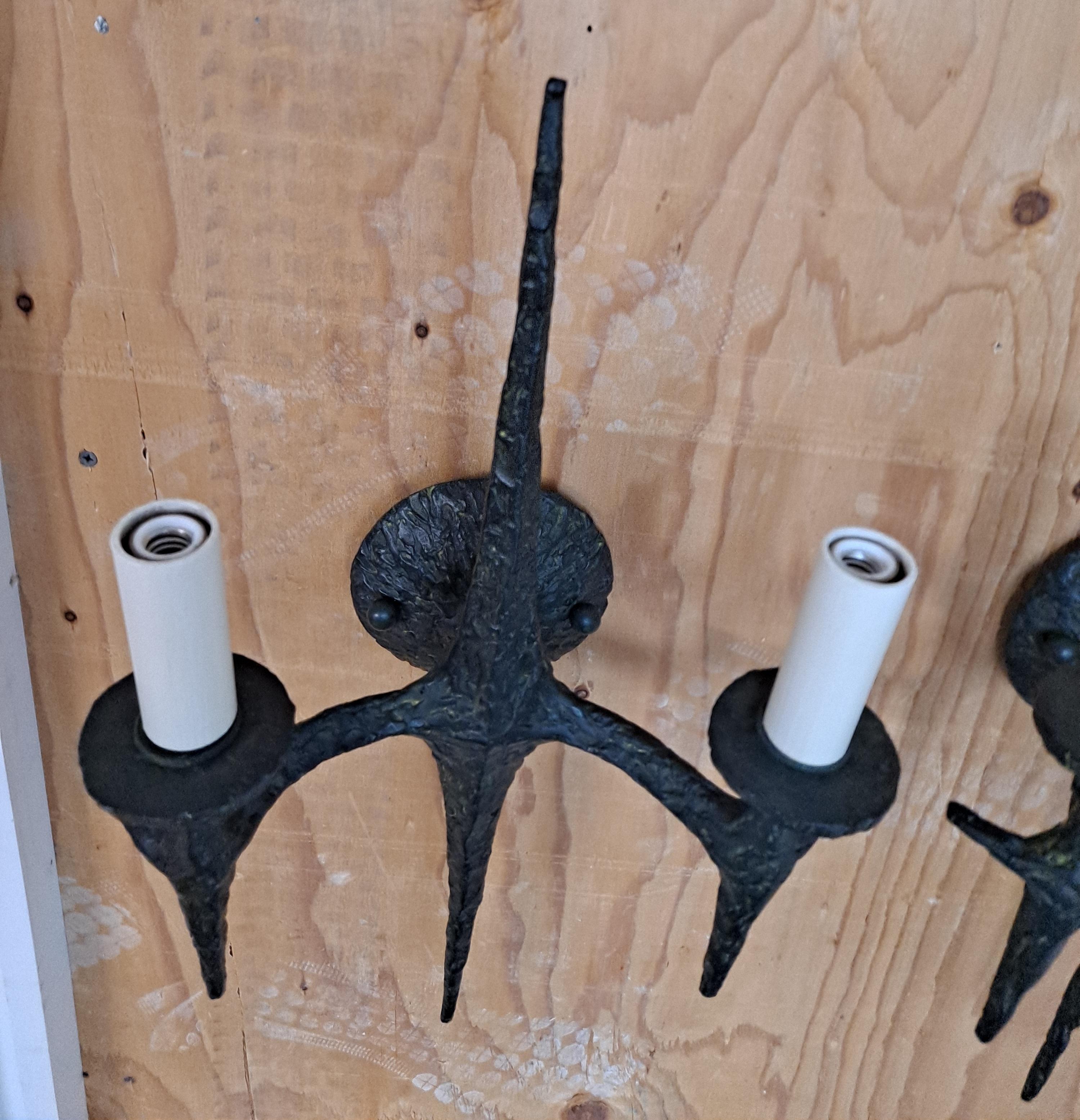 Coppia di applique contemporanee in ferro battuto Paul Ferrante, CIRCA 2019 in vendita 5