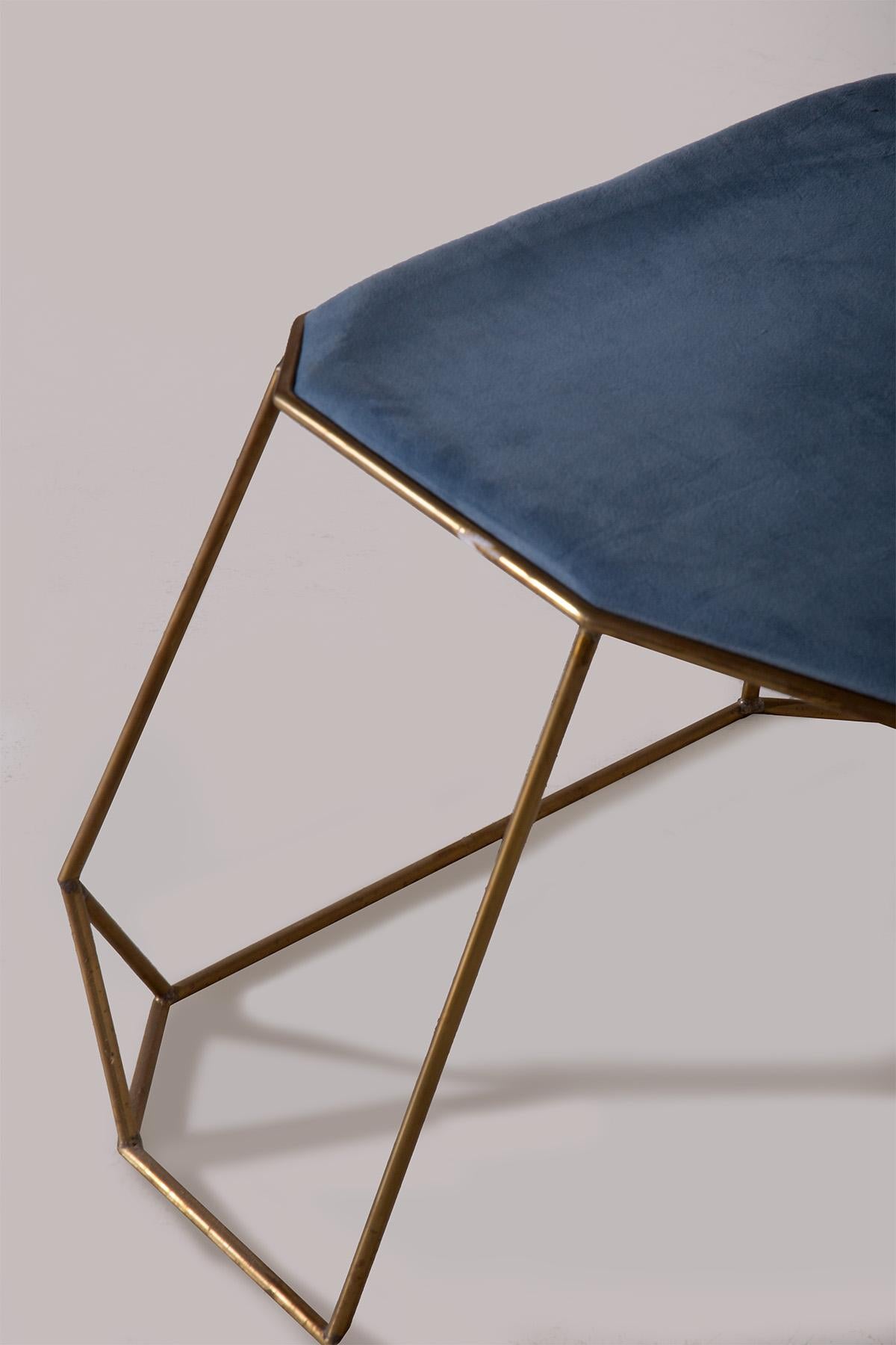 Paar zeitgenössische rosa und hellblaue Hocker (Postmoderne) im Angebot