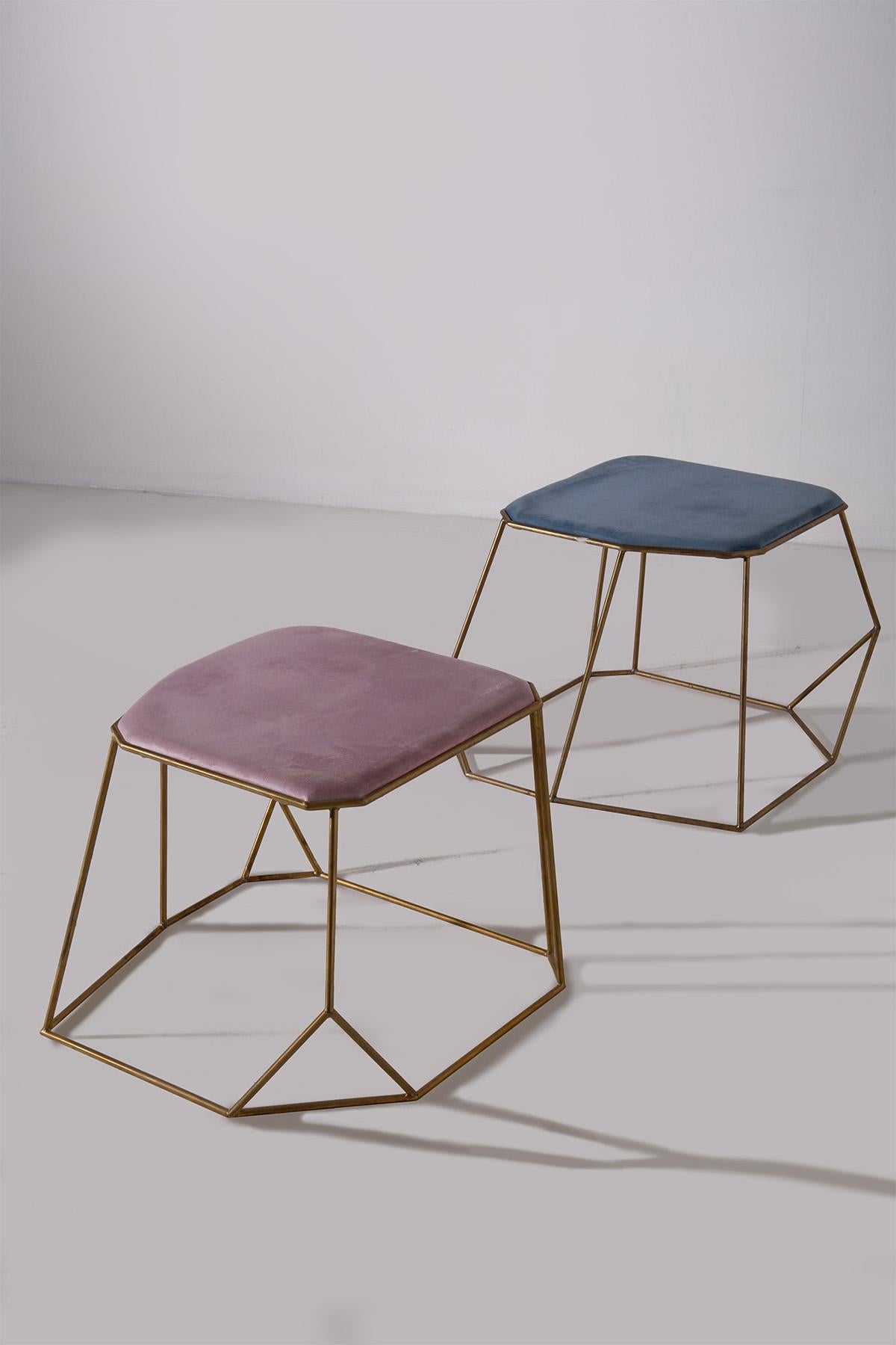 Paar zeitgenössische rosa und hellblaue Hocker (Italian) im Angebot