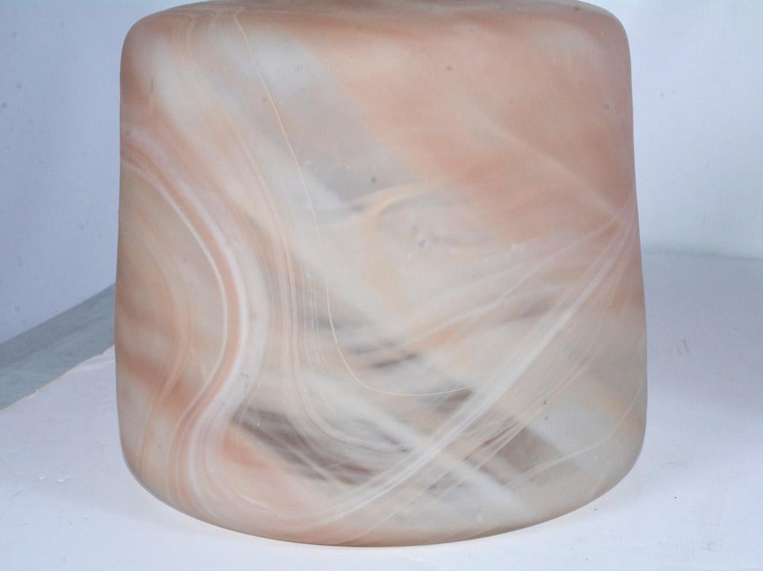 Paar Contemporary Pink Marbleized Glass Lampen mit mattem Finish im Angebot 3